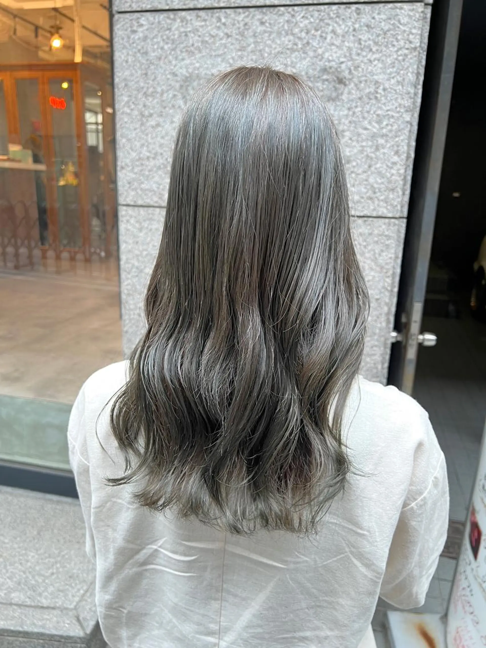 ロング カラー ノイシキ サキのヘアスタイル