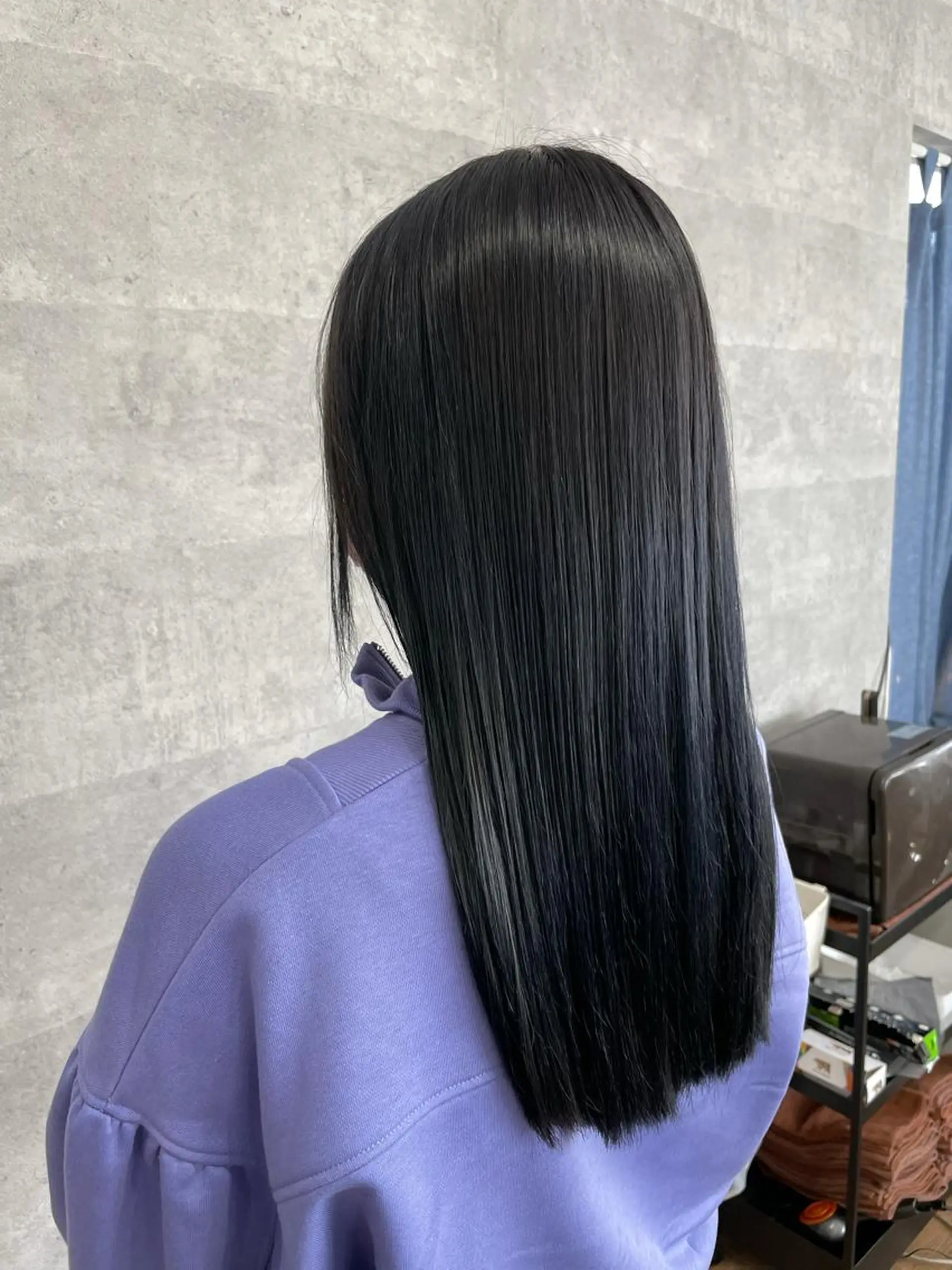 セミロング SALOWIN心斎橋Suite店所属・ブリーチ毛にもできる 縮毛矯正|鷹司郎のヘアスタイル