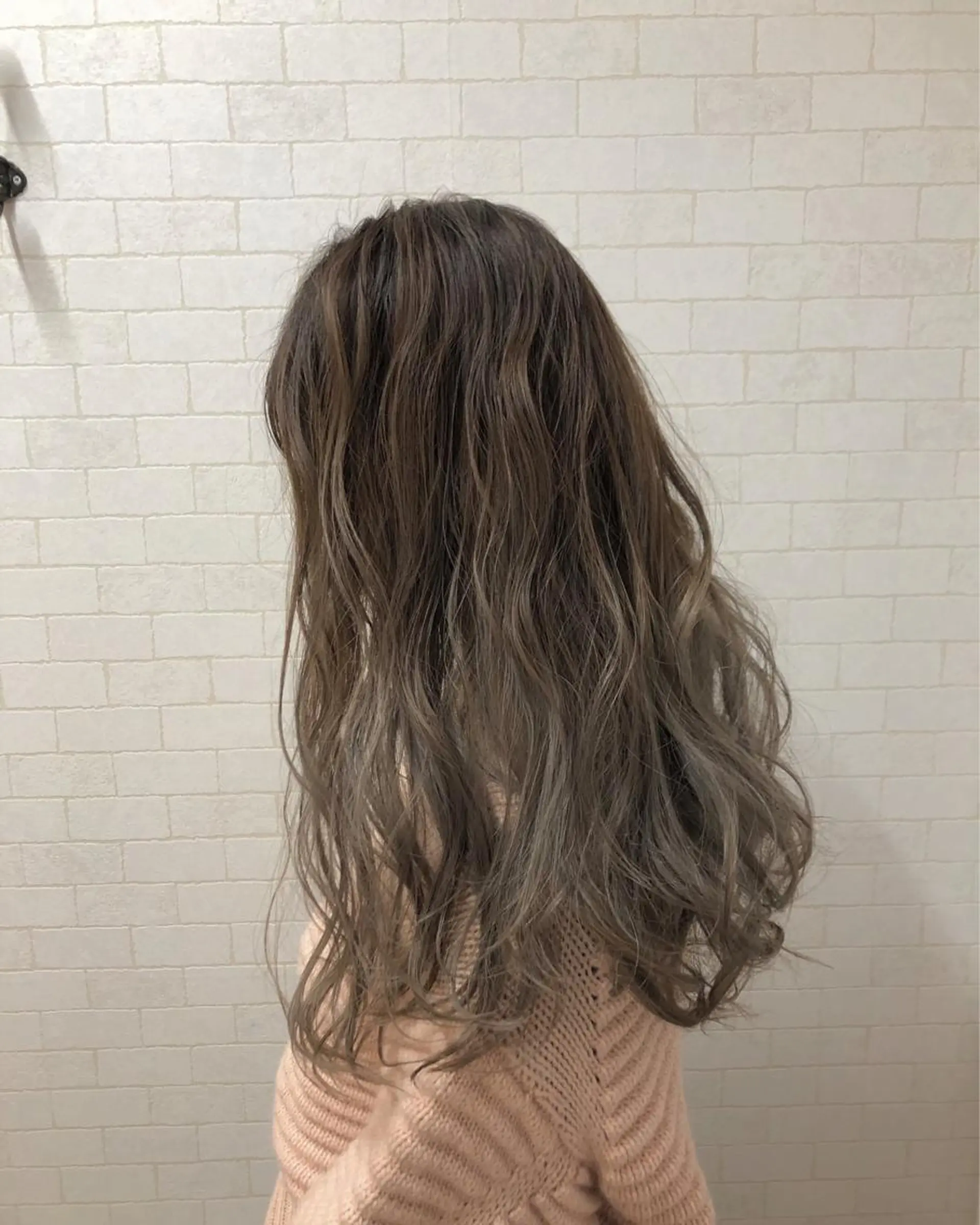 ロング カラー ベージュカラー グラデーションカラー 房川 尚人のヘアスタイル