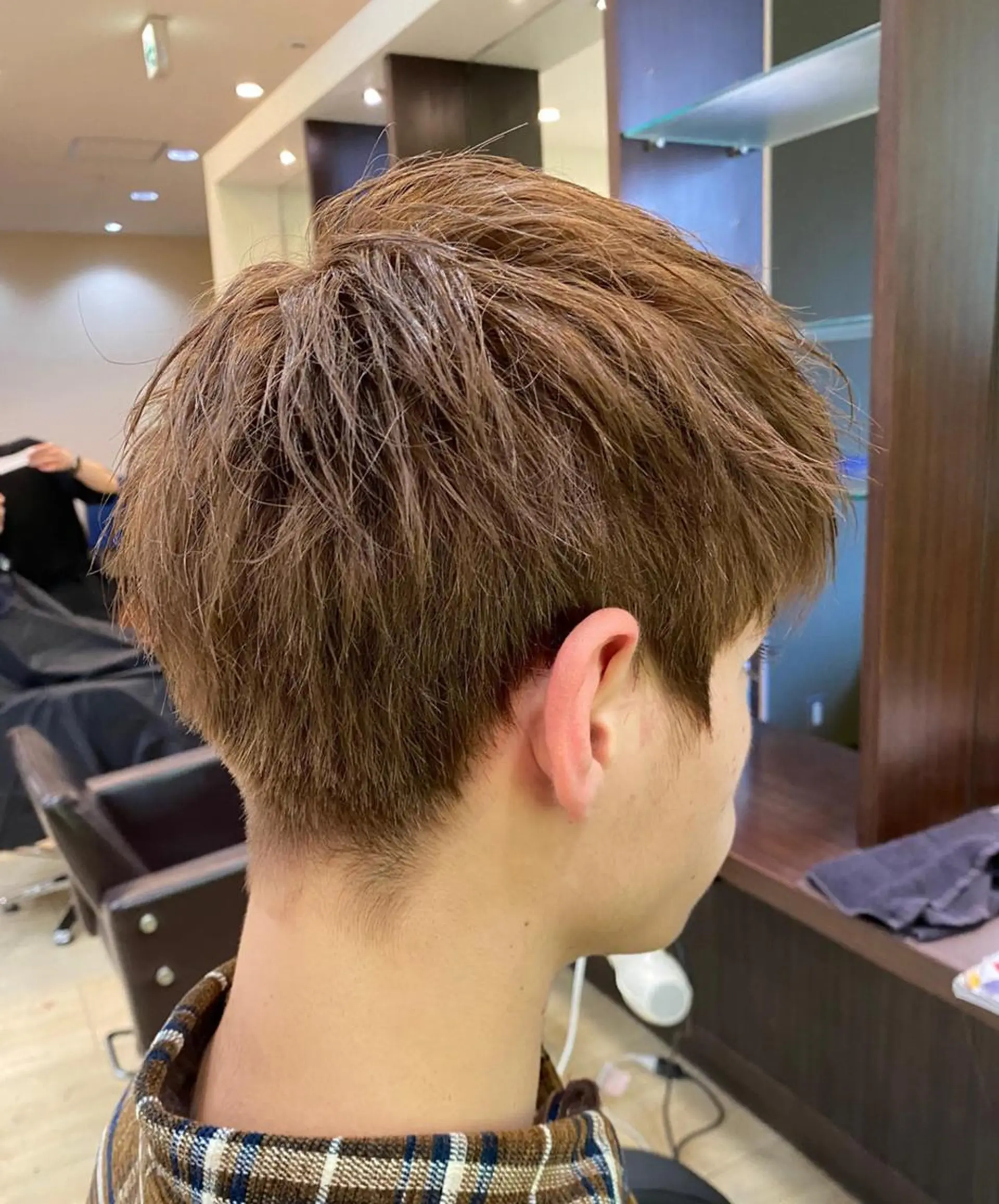ミディアム カラー メンズ メンズブリーチ ベージュカラー ブリーチ ダブルカラー ブリーチなしカラー ヘアカラー 【阪急六甲 サロン ド ロイ】所属・メンズ特化 岸本 阪急六甲サロンドロイのヘアスタイル