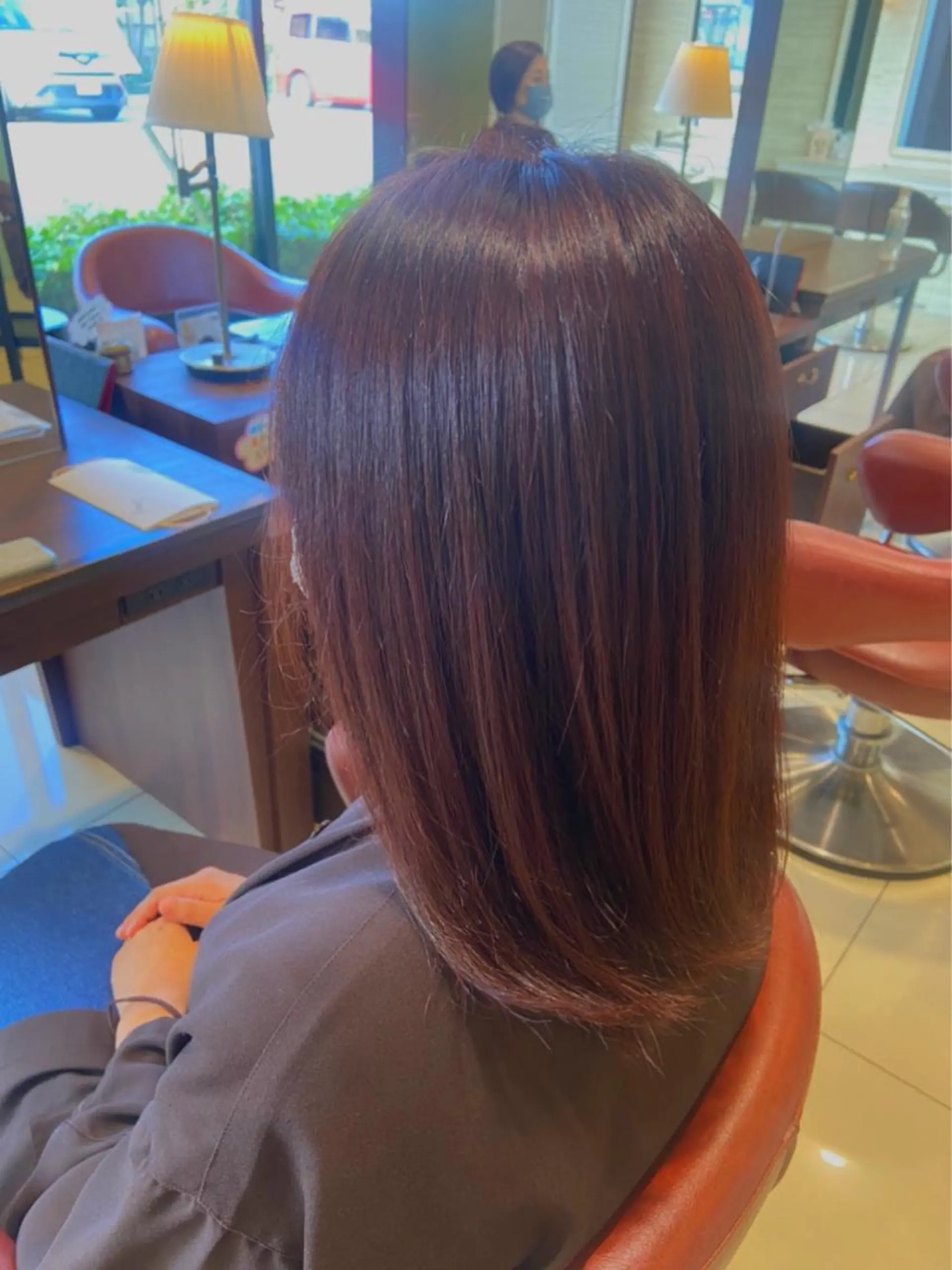 セミロング ヘアカラー トリートメント カワサキ ヒナコのヘアスタイル