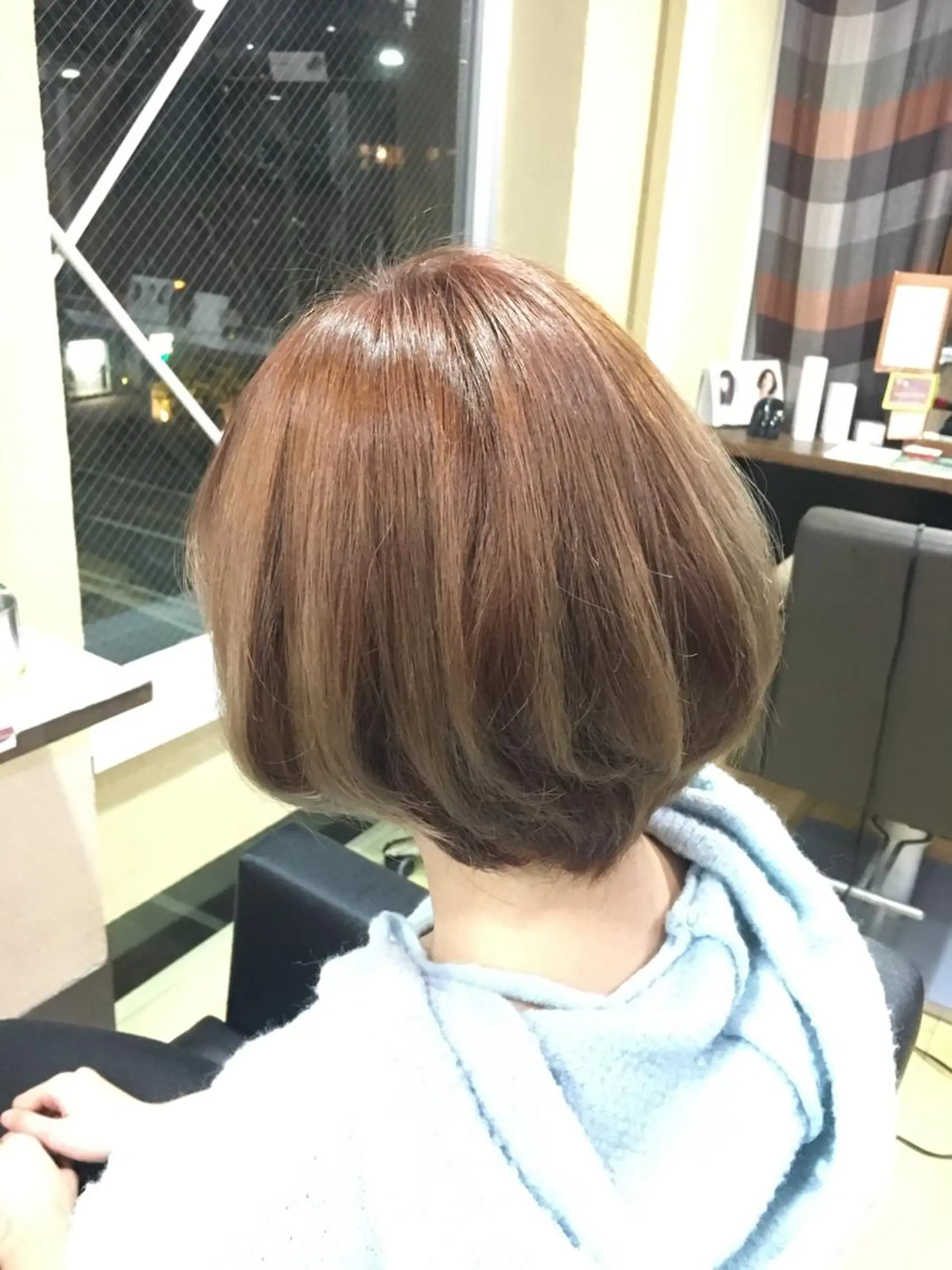 ショート カラー ヘアアレンジ ベージュカラー グラデーションカラー ピンクカラー ピンクベージュ ヘアカラー トリートメント パピヨンロゼ メイのヘアスタイル