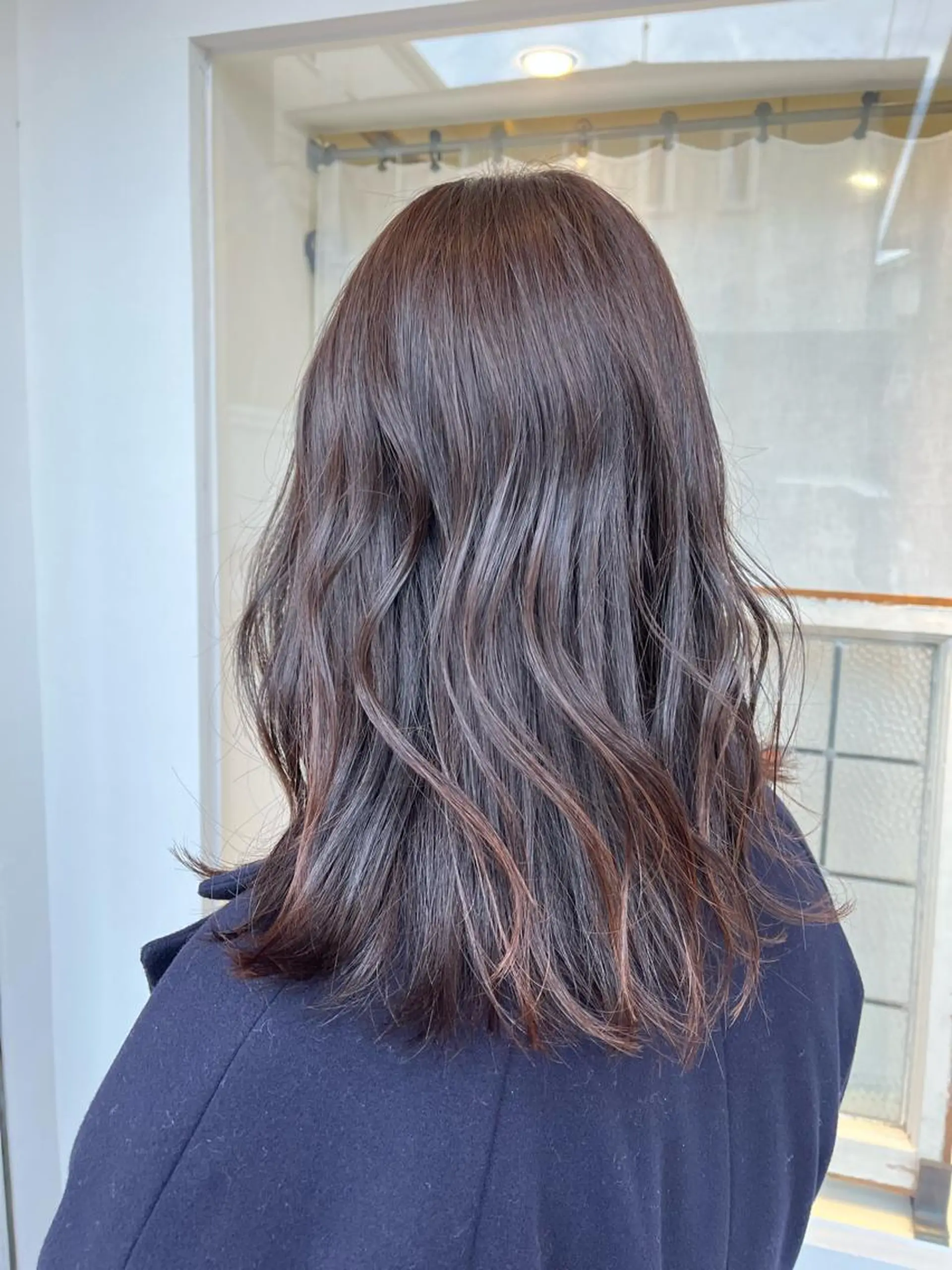 ミディアム 西垣 佳苗のヘアスタイル
