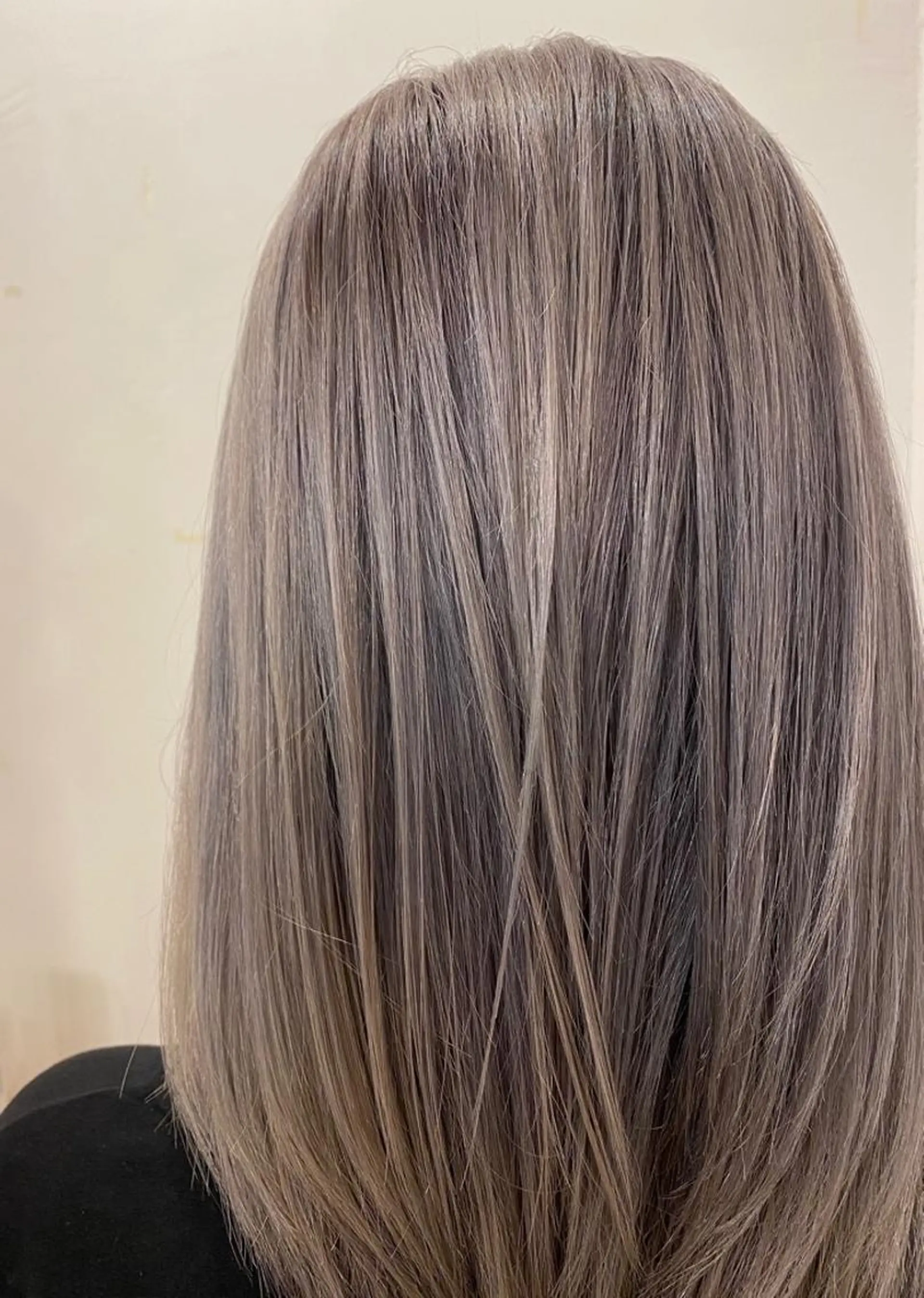 ミディアム カラー バレイヤージュ ブリーチ ケアブリーチ レイヤーカット ヘアカラー トリートメント 東中野🥇美容室 FLOW東中野店のヘアスタイル