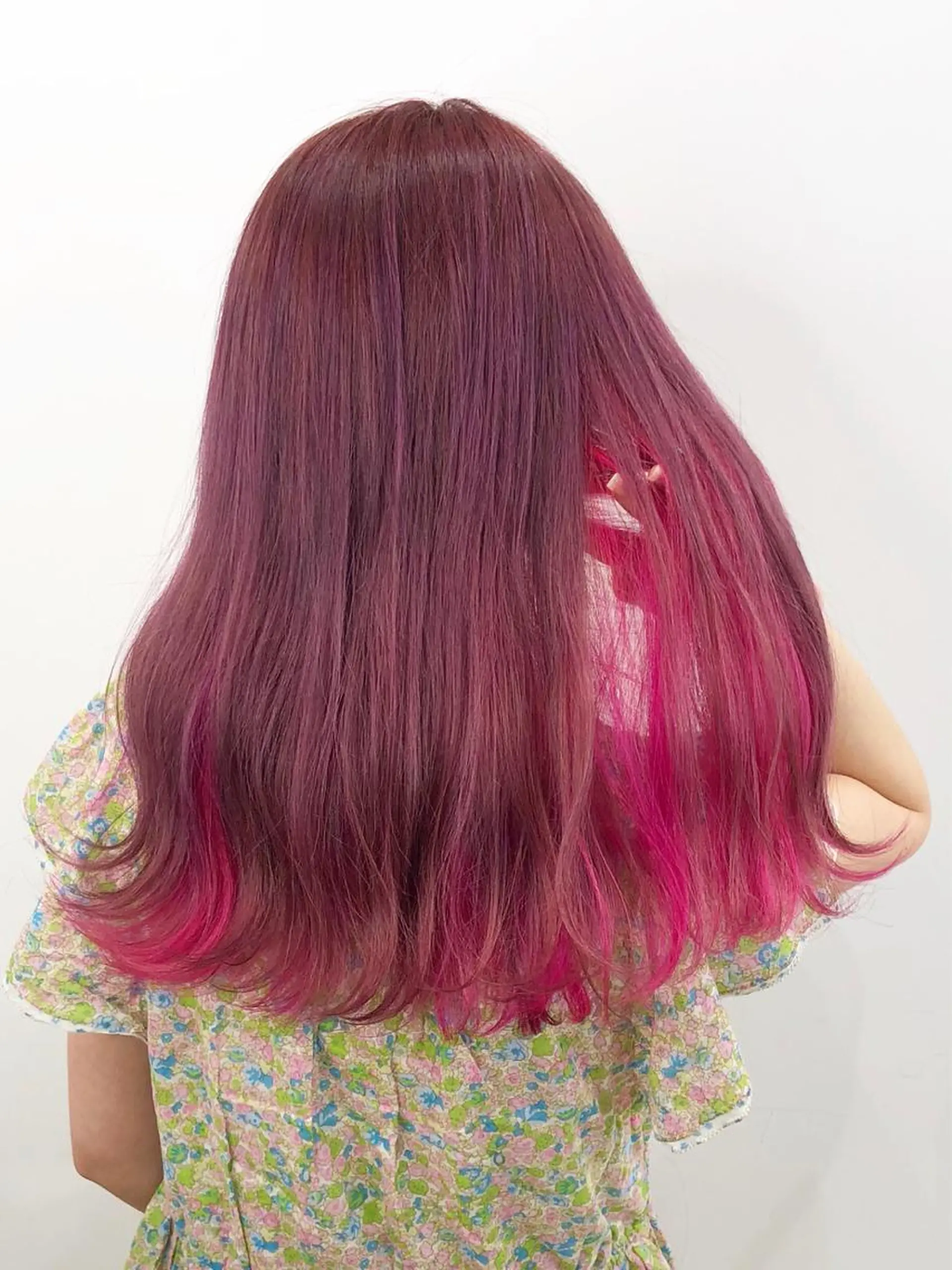 セミロング カラー ブリーチ ピンクカラー  渡部 妃月のヘアスタイル