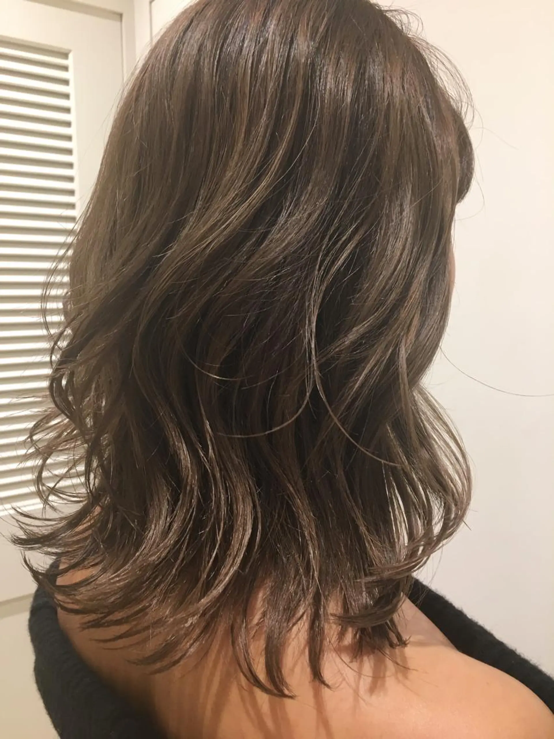 ミディアム ハイライト ヘアカラー トリートメント 小夏の⭐️ パパです⭐️のヘアスタイル