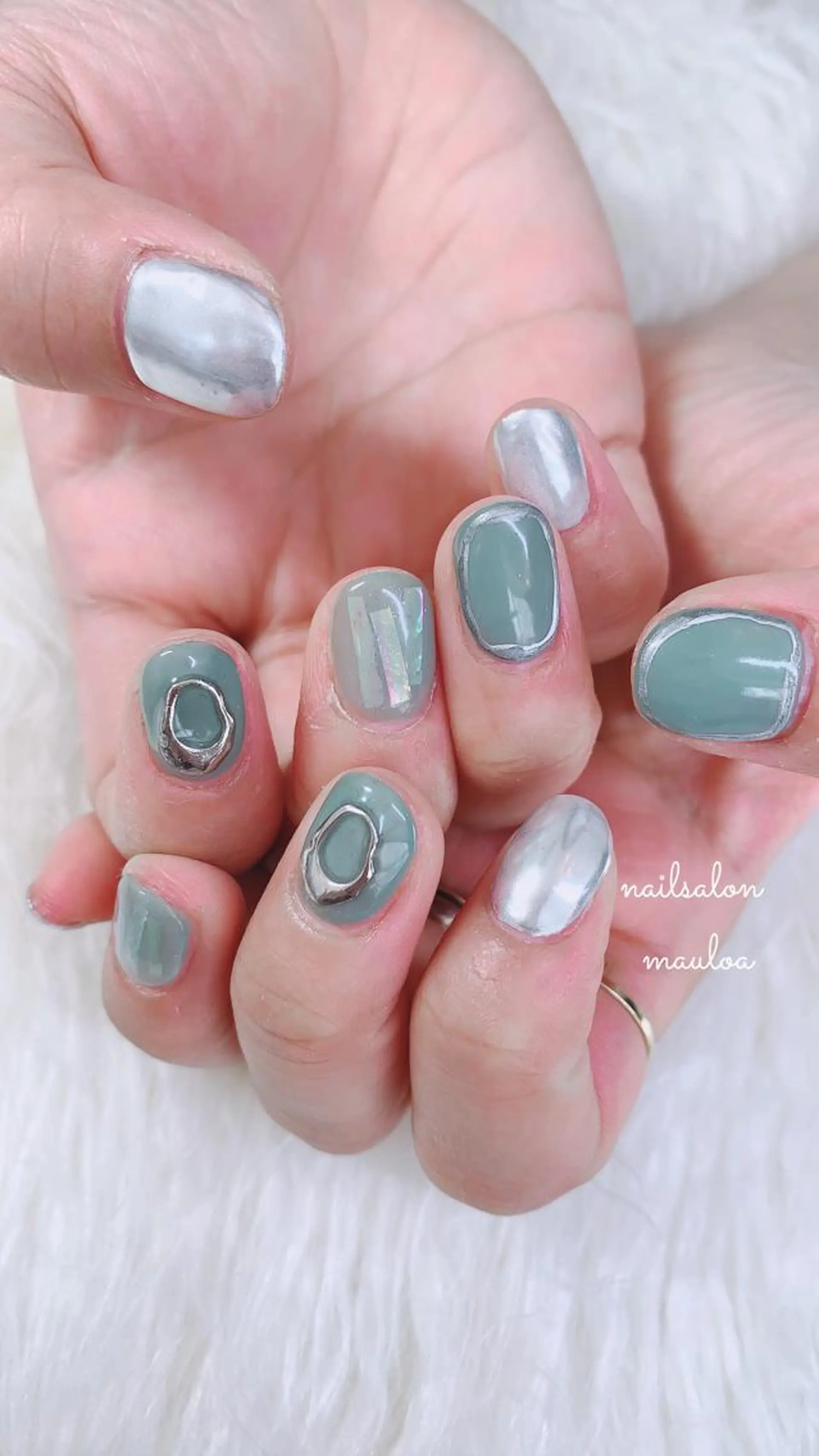 ネイル グリーン ニュアンスネイル シルバー pipi..所属・pipi ..のネイルデザイン