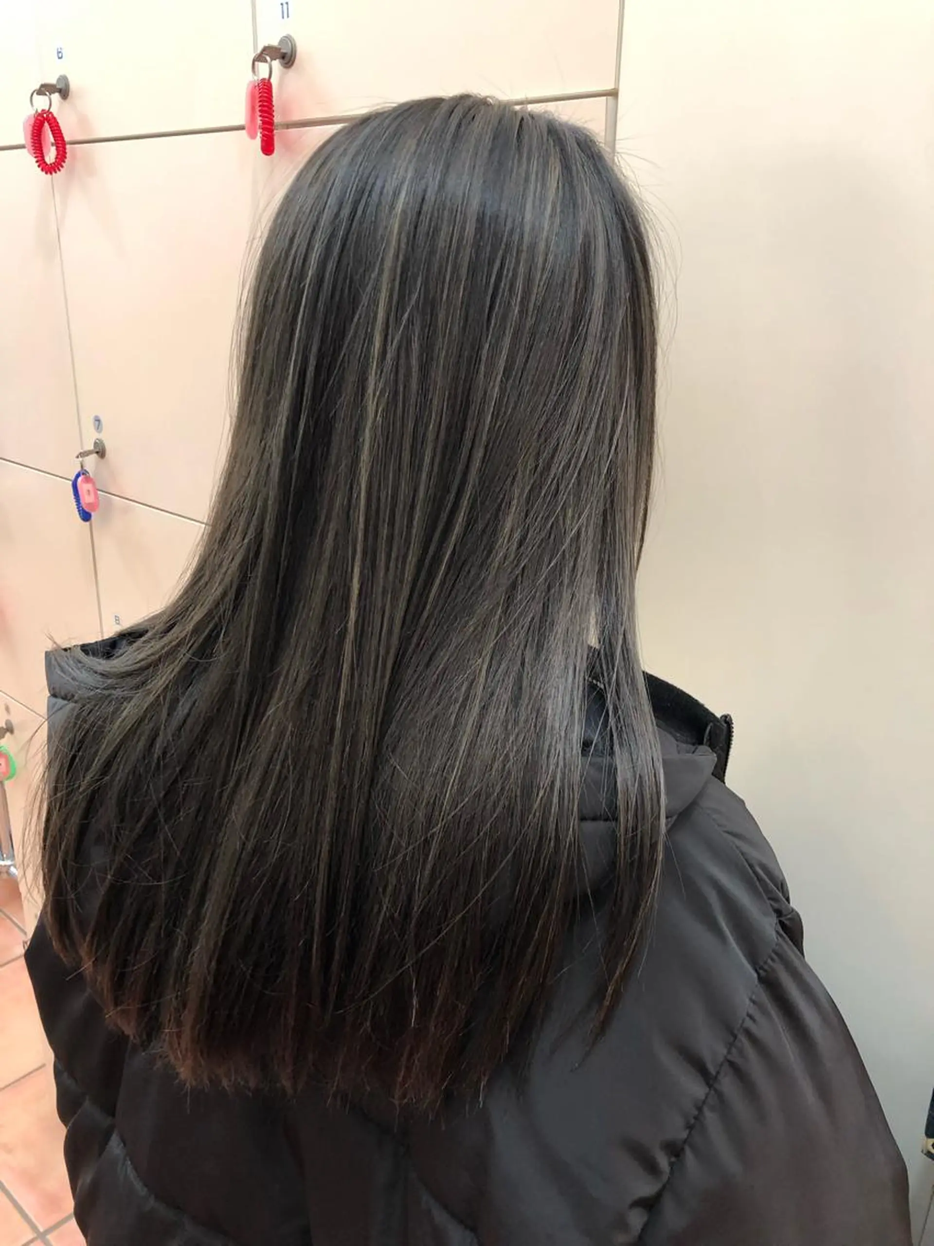 ロング カラー 透明感カラー ハイライトカラー ハイライト ヘアカラー ショート 嶋津祥希のヘアスタイル