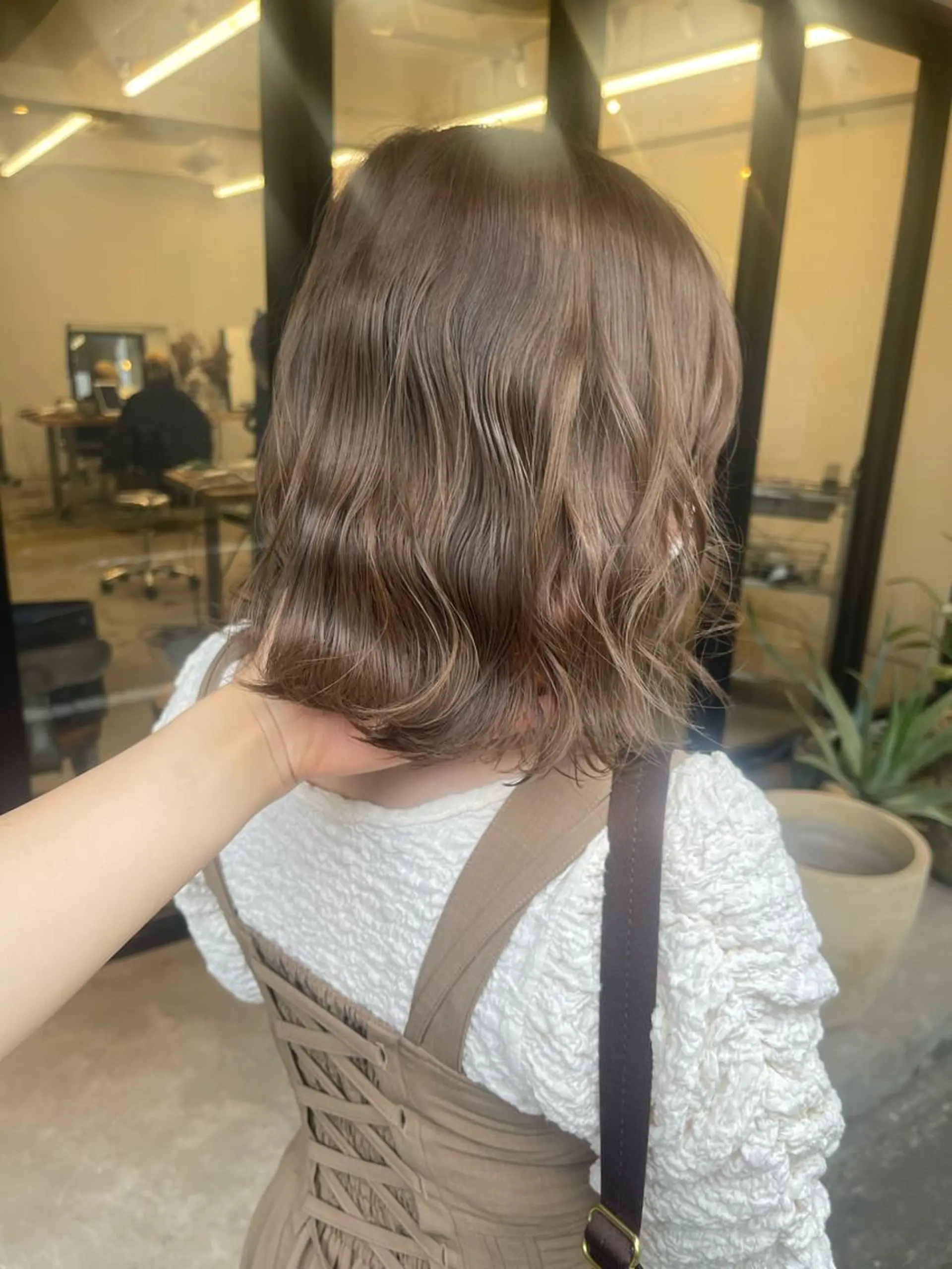 ミディアム カラー ブリーチ グレージュ ミルクティーグレージュ ヘアカラー トリートメント 渋谷ケアブリーチ Suuのヘアスタイル