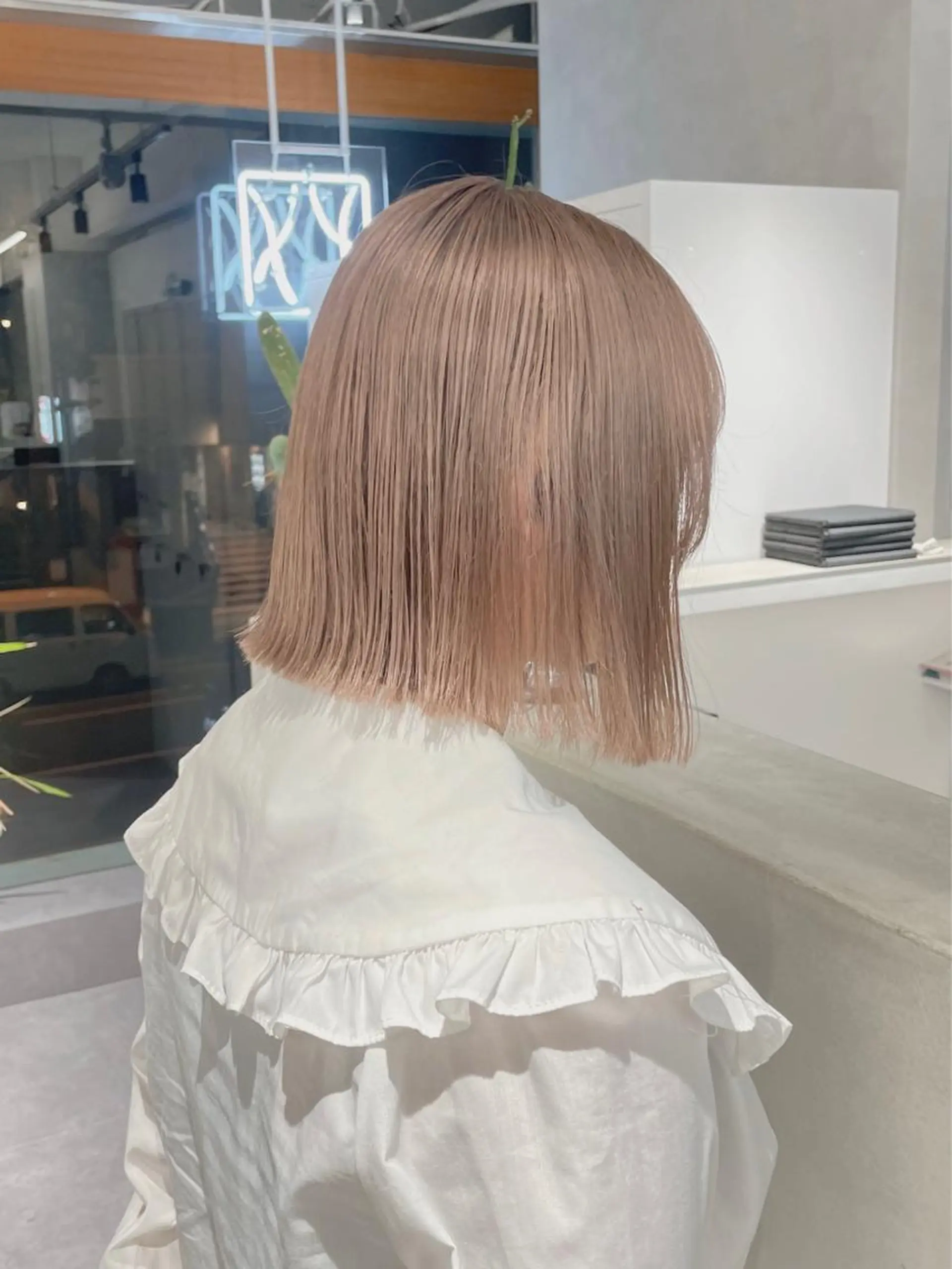 ショート カラー アッシュ バレイヤージュ ベージュカラー 黒髪 ブリーチ ikuma/ ミルクティーのヘアスタイル