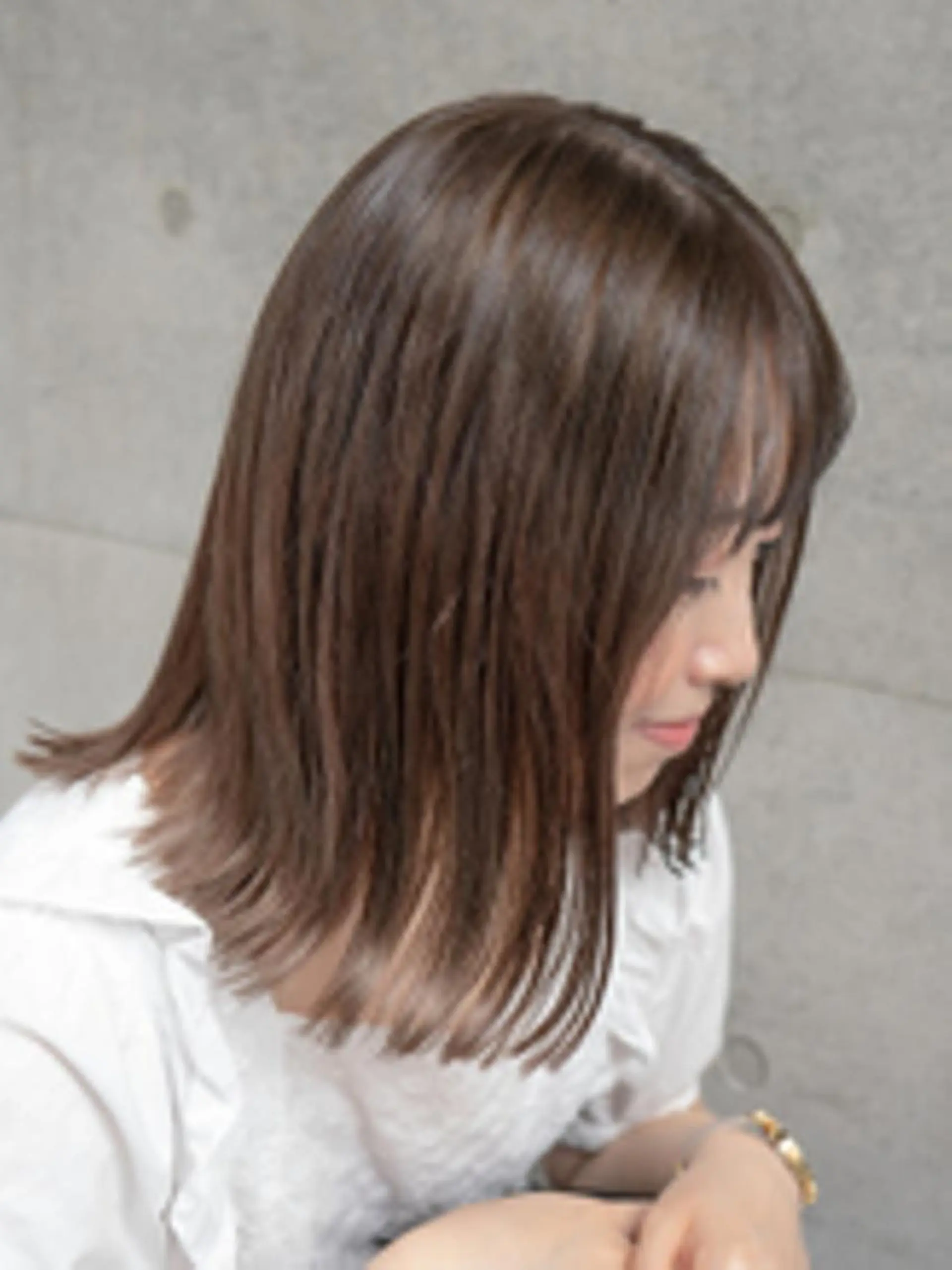 ミディアム アッシュ ボブ 外ハネヘア ヘアカラー SiLO 【シロ】のヘアスタイル