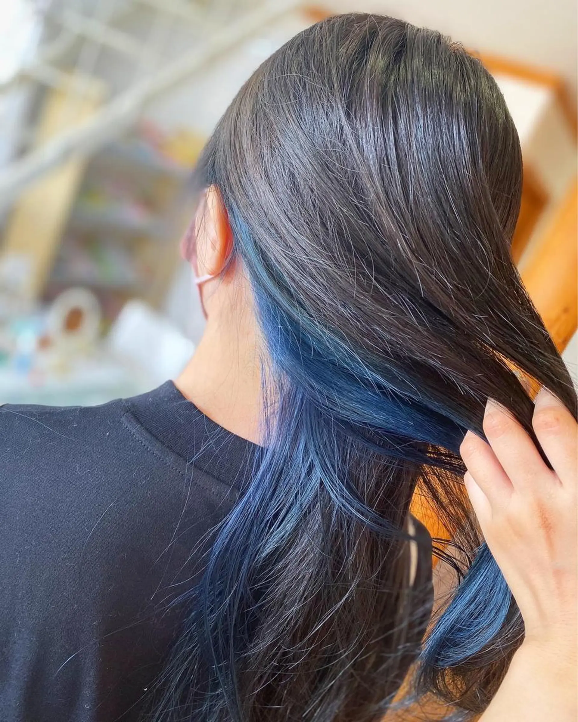 セミロング カラー ブルーカラー ブルージュ インナーカラー 荒木 ひろかのヘアスタイル