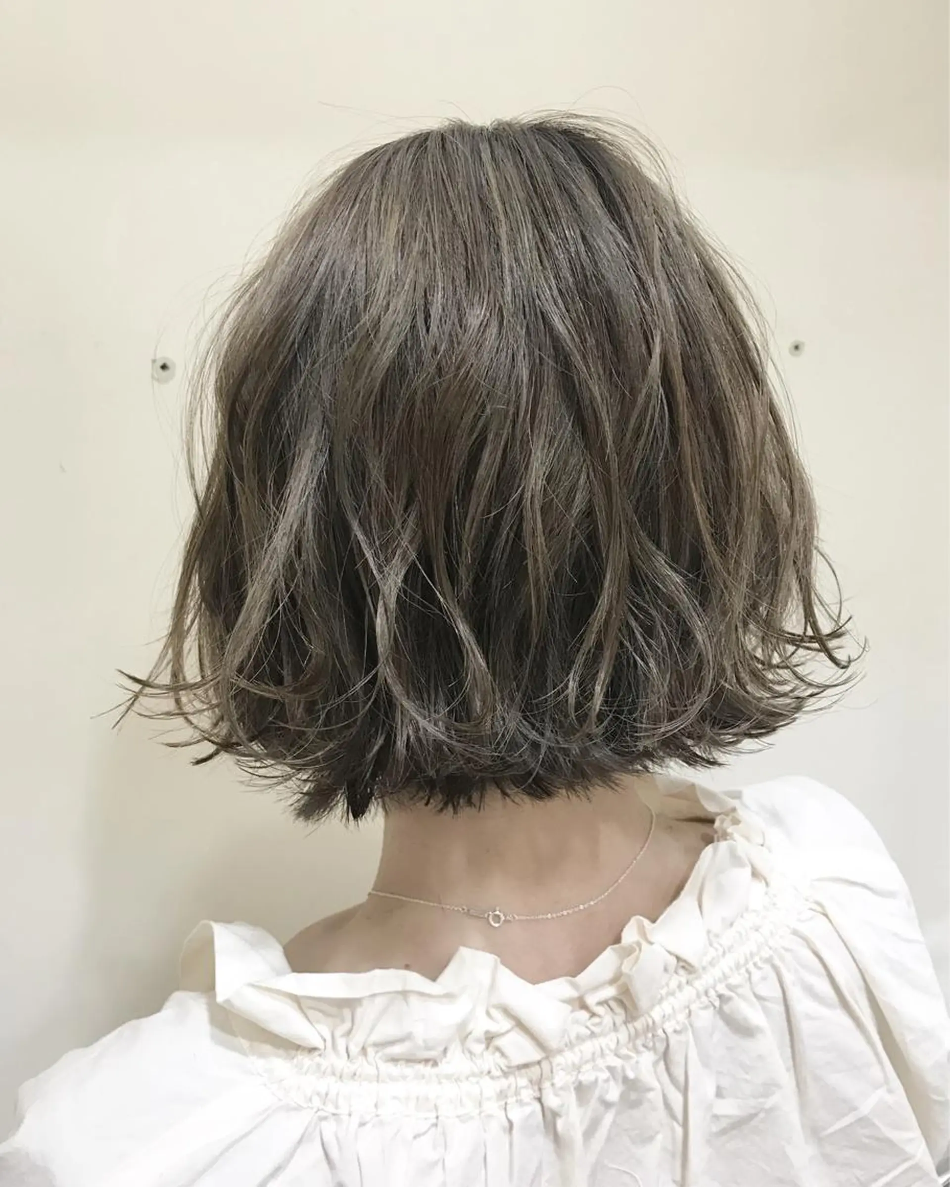 ショート ハルカ/透け感カラー /顔周りレイヤーのヘアスタイル