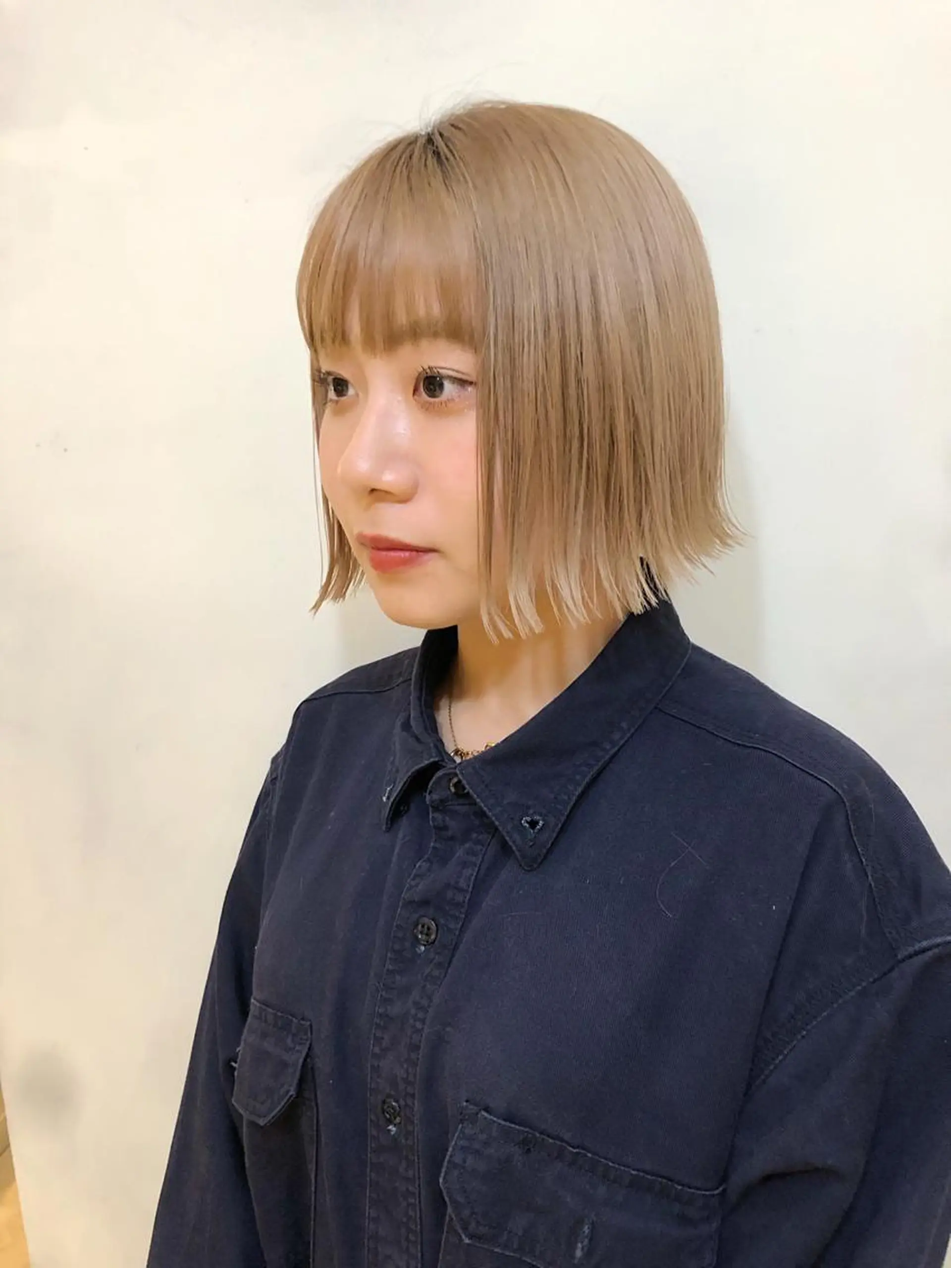 ショート カラー 切りっぱなしボブ ベージュカラー ブロンド ブロンドベージュ ボブ カット ヘアカラー トリートメント SALOWIN所属・ブリーチ✨ ボブ✨レイヤーのヘアスタイル