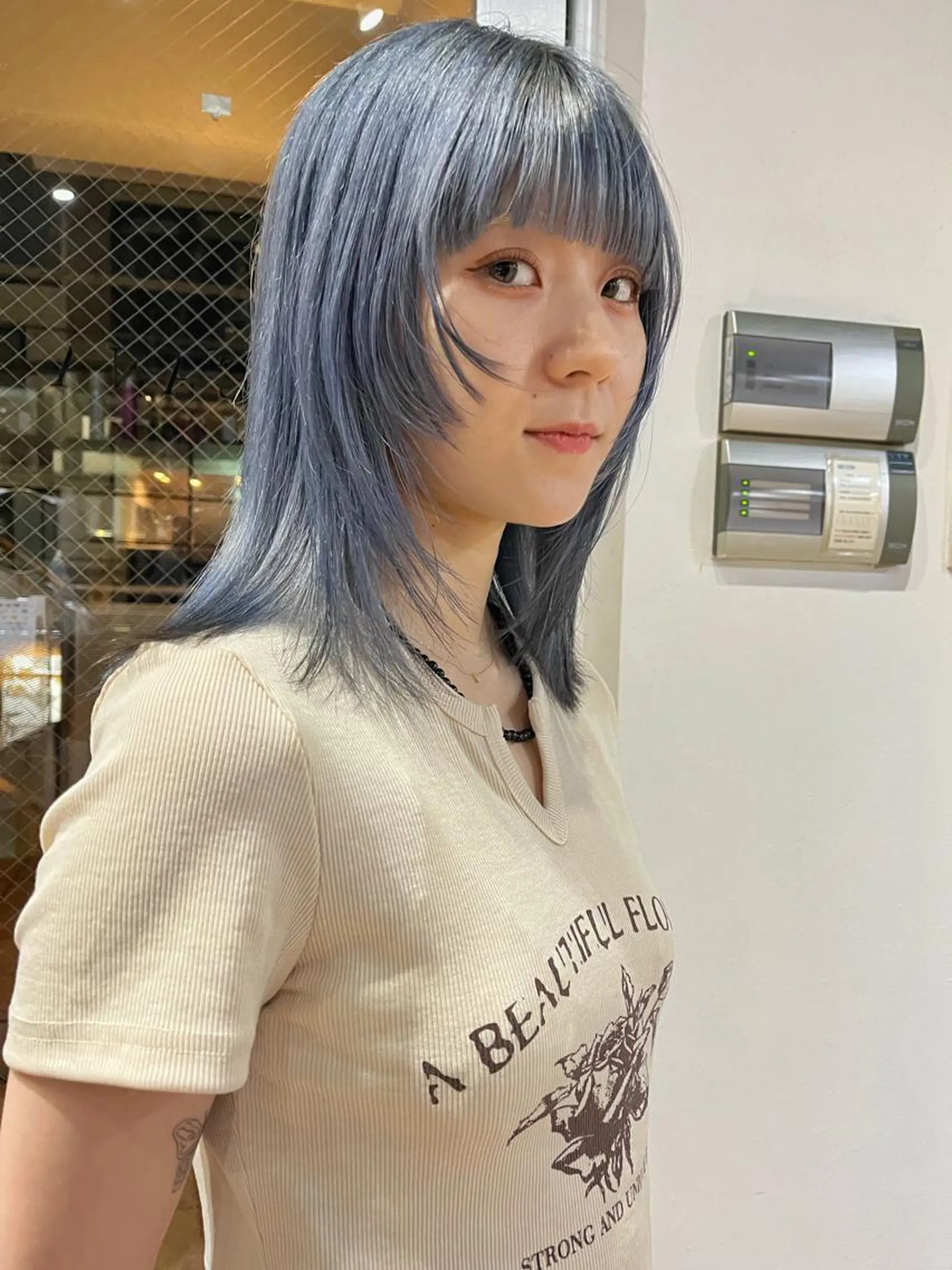 ミディアム ミディアムレイヤー アッシュ ミルクティーブラウン ピンクブラウン レイヤーカット カット ヘアカラー ハイトーンNo.1✨ パーマ✨イマイタツヤのヘアスタイル