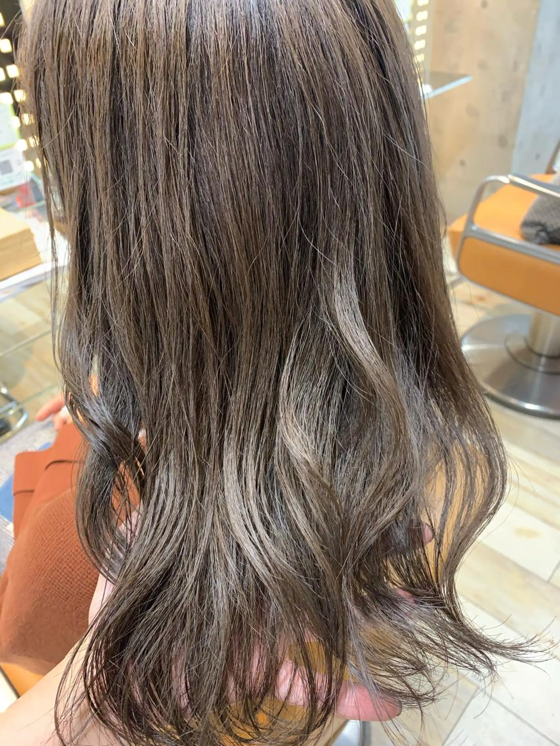 ロング カラー グレージュ にった みずきのヘアスタイル