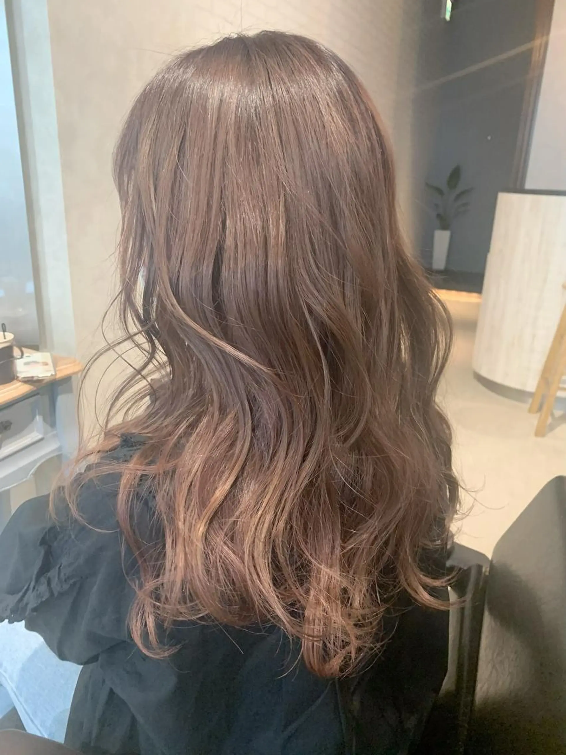 ロング カラー ベージュカラー ピンクカラー ピンクベージュ EMANON天神所属・Hitomi Ezakiのヘアスタイル