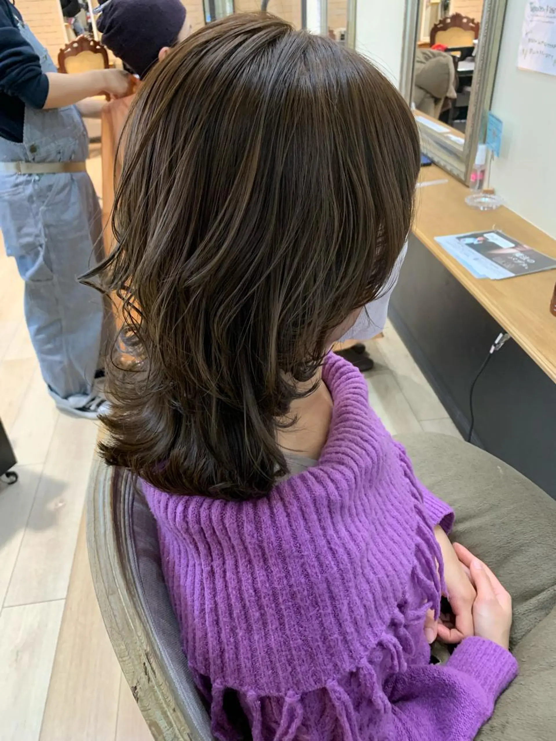 セミロング カラー ベージュカラー オリーブベージュ レイヤーカット カット ヘアカラー トリートメント 上田 紗也のヘアスタイル