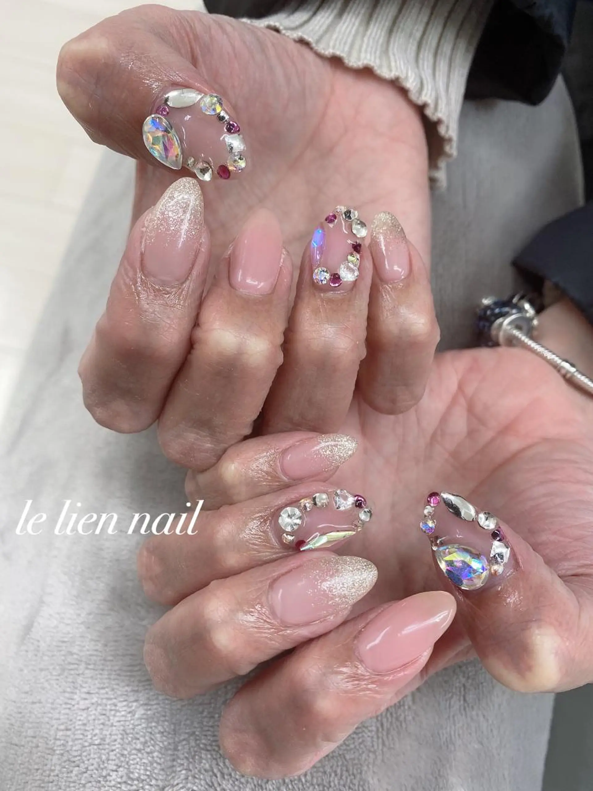 ネイル グラデーション キラキラネイル ラメ(グリッター) ラメグラデーション ストーンネイル le lien nailのネイルデザイン