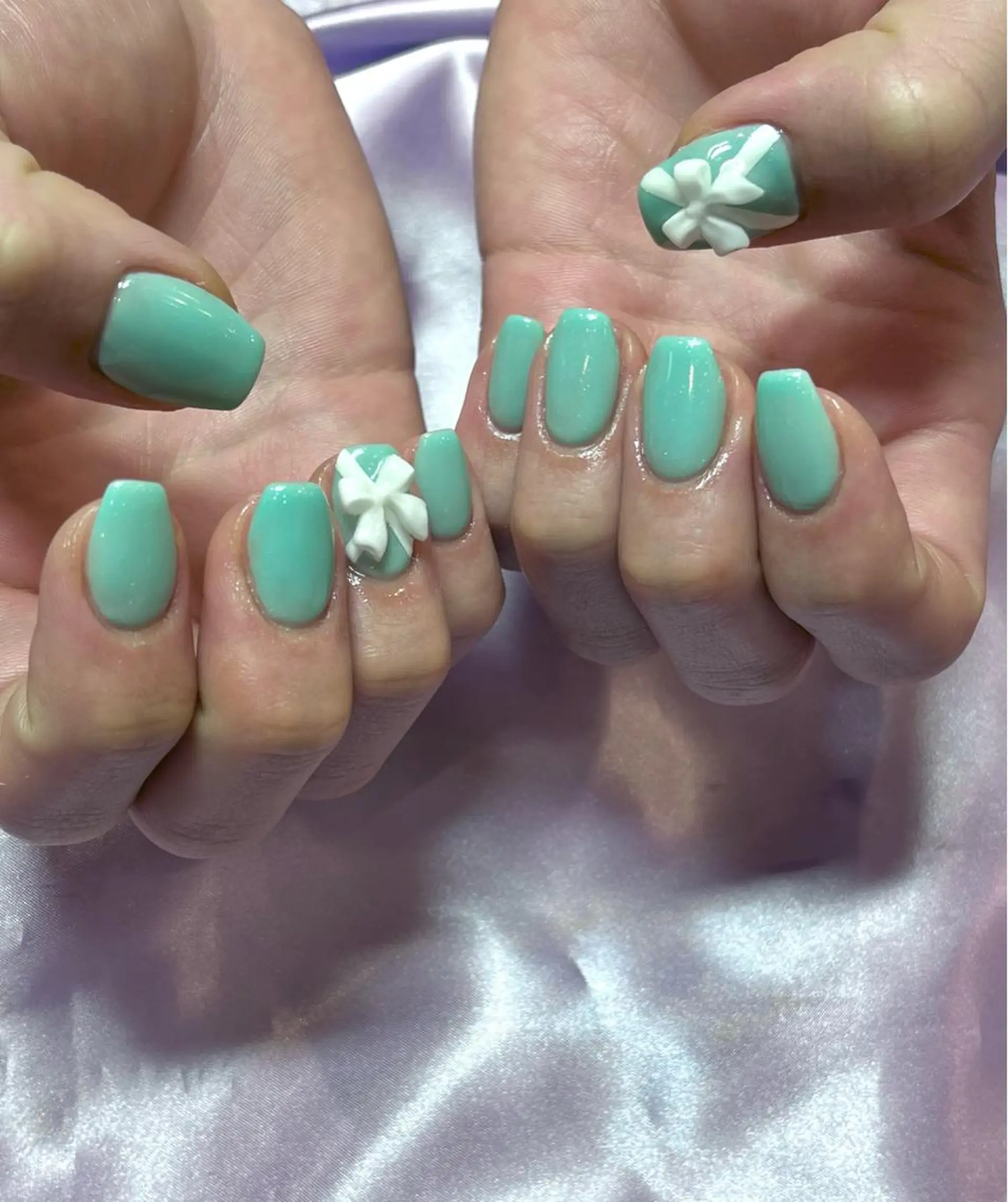 ネイル ブルー ガーリー 水色 ワンカラーネイル リボン ハンドネイル フットネイル para ☀︎ sol by BECK所属・Para Sol nail　Maoのネイルデザイン