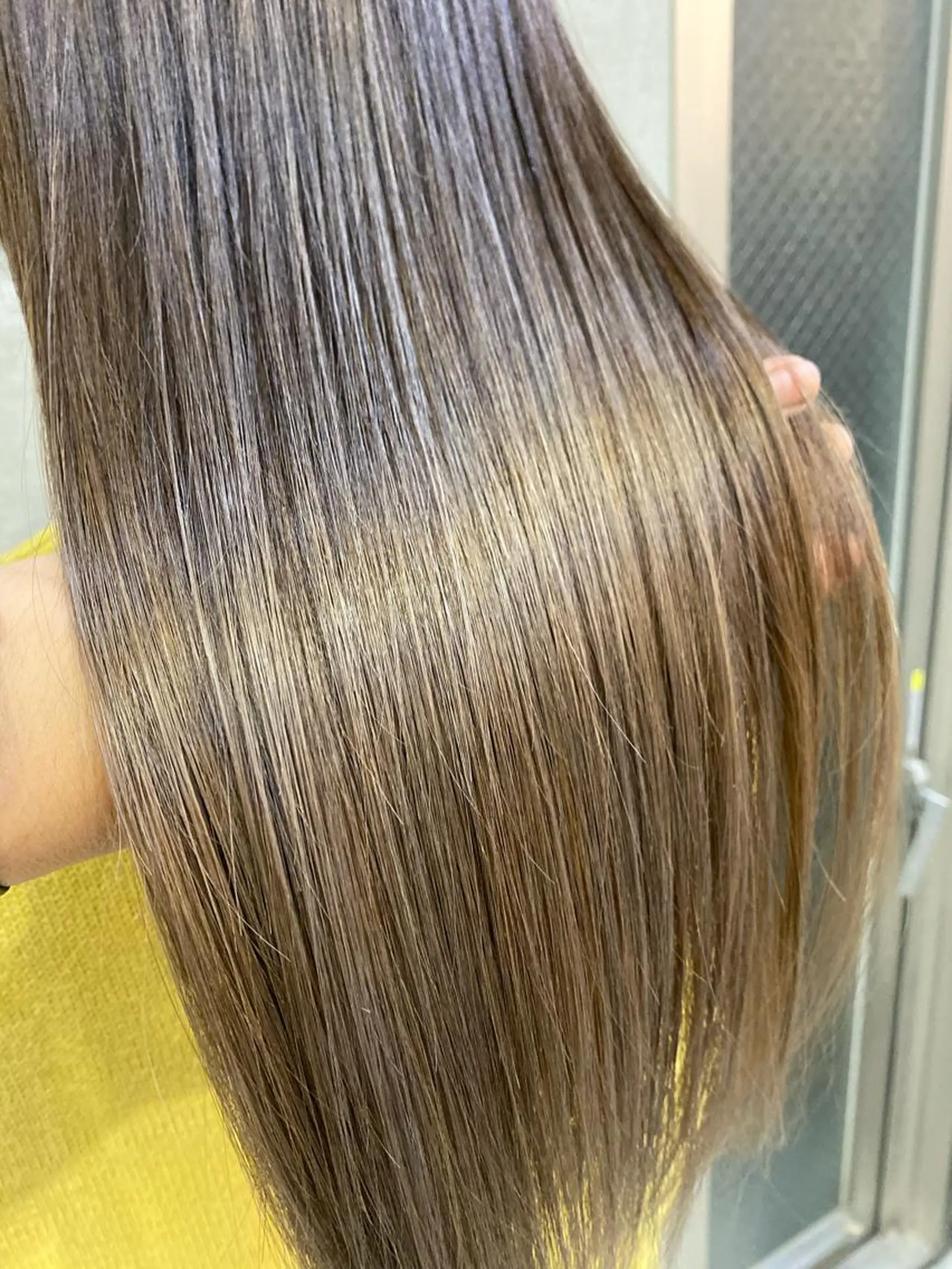ロング カラー グレージュ ハイトーンカラー ハイトーングレージュ 大栗 佑也  髪質改善のヘアスタイル