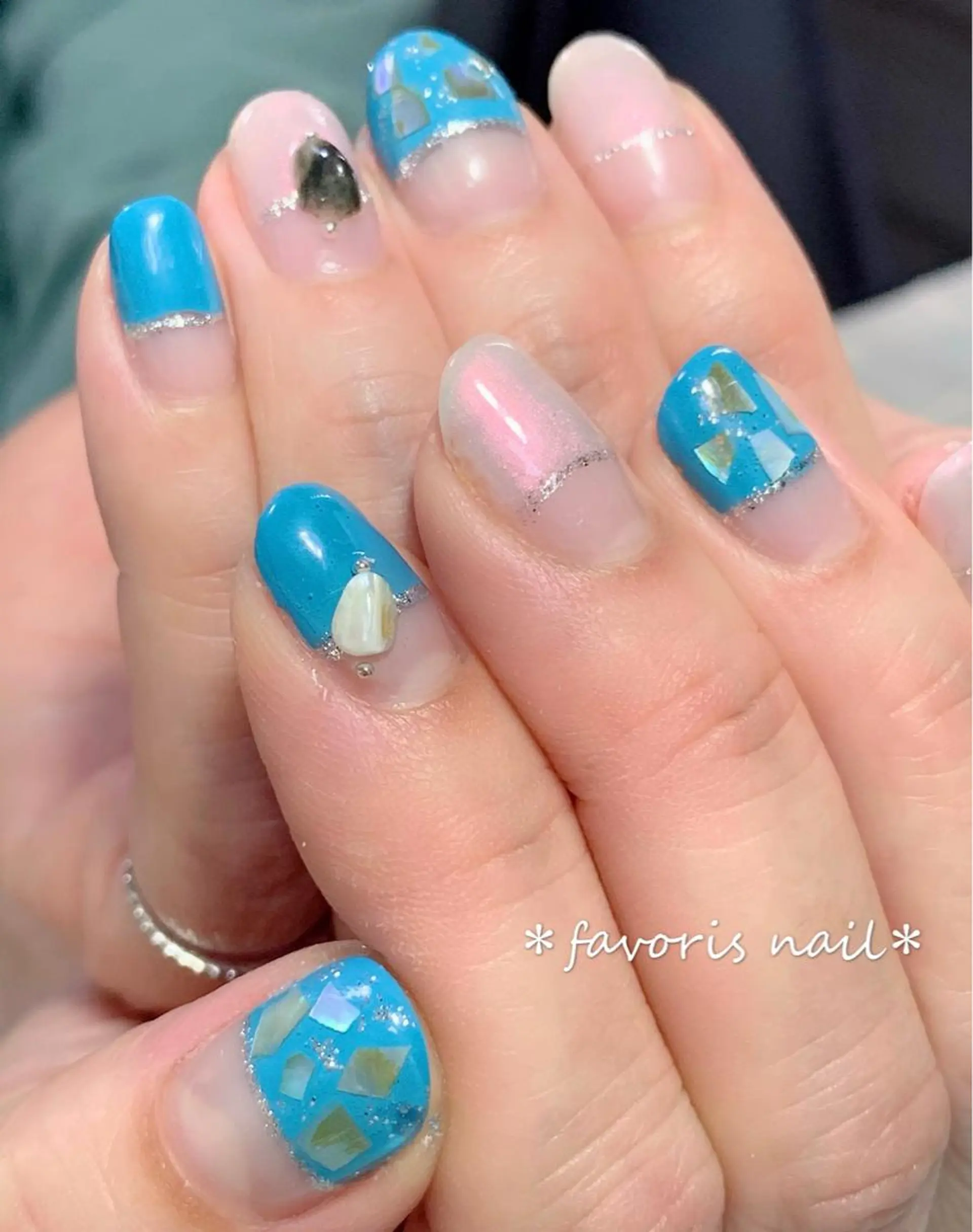 ネイル ストーンネイル favoris nail🌼のネイルデザイン