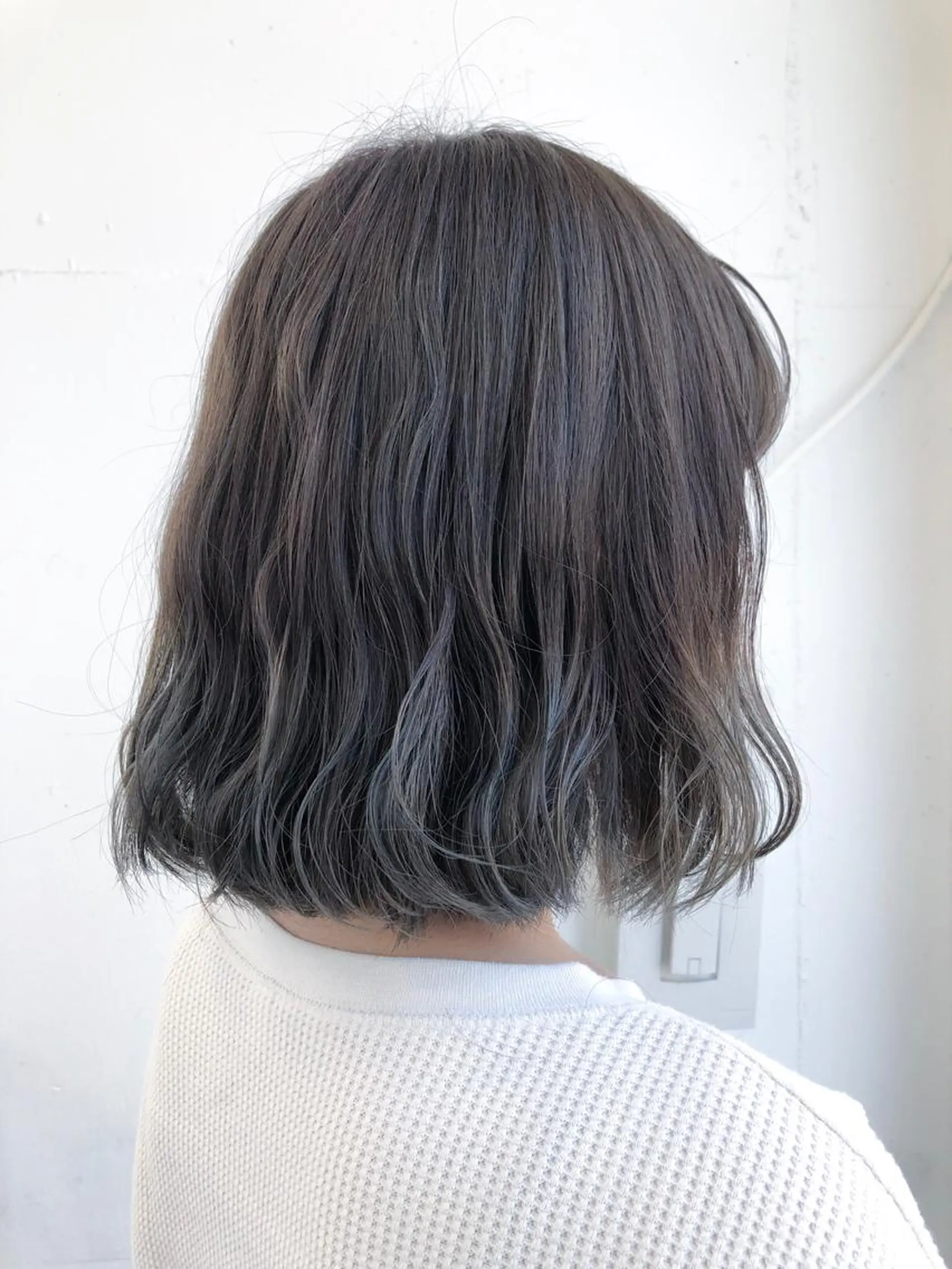 ミディアム カラー バレイヤージュ ブリーチ グラデーションカラー グレージュ レイヤーカット un所属・un 溝の口 伊豆本のマツエク・マツパデザイン