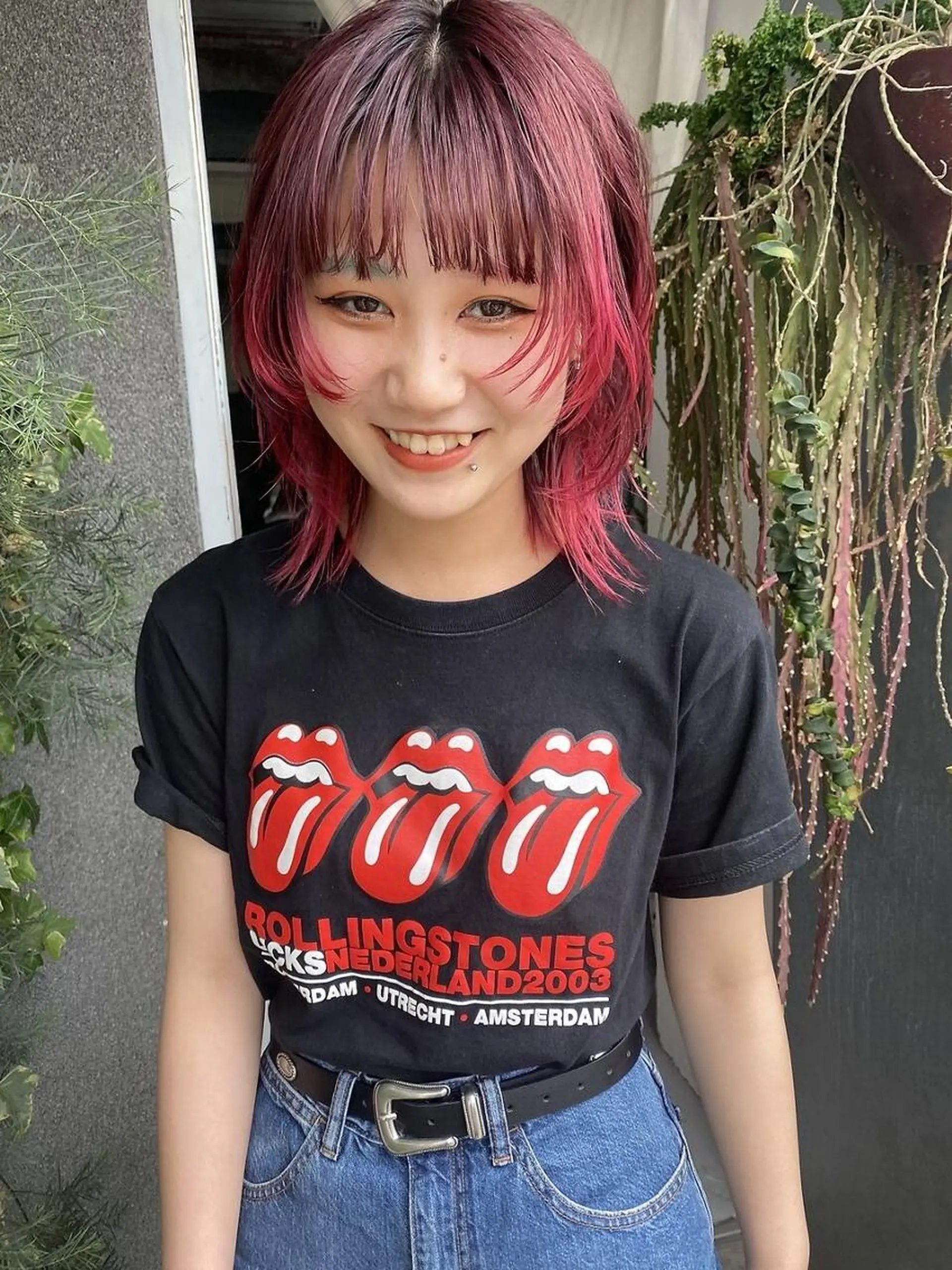 ミディアム カラー ブリーチ グラデーションカラー レッドカラー カット ヘアカラー トリートメント qiie ワンカラー 黒染め 白髪染めのヘアスタイル