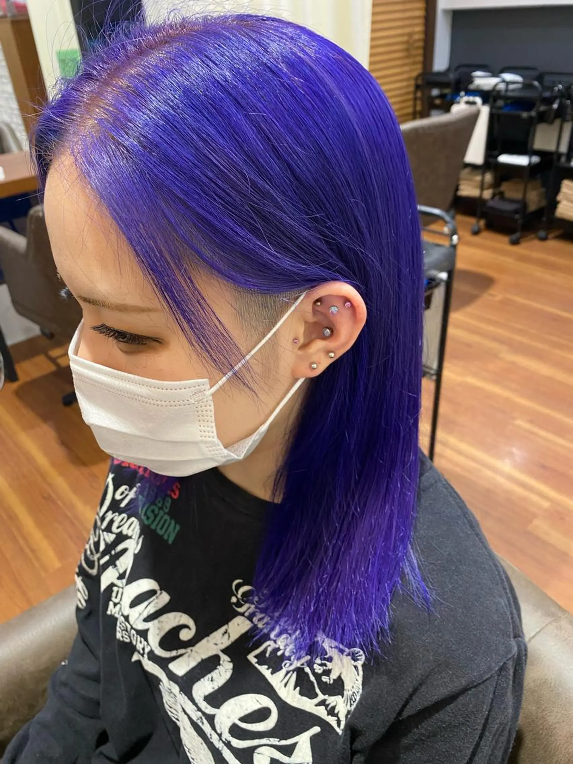 ミディアム カラー 小畑 杏実のヘアスタイル