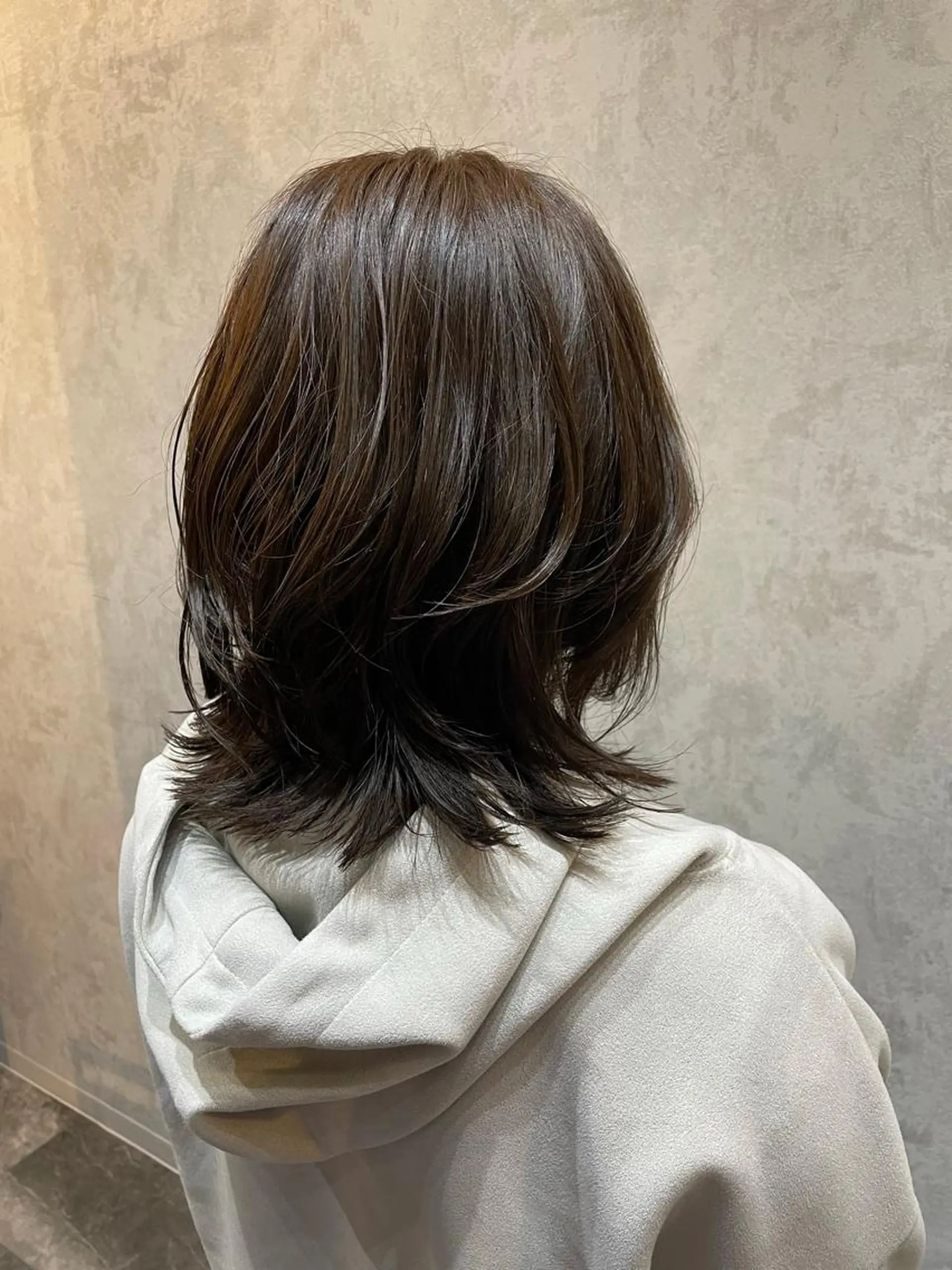 ミディアム カラー ヘアアレンジ アッシュ ラベンダーカラー ラベンダーアッシュ レイヤーカット 飯塚 沙衣のヘアスタイル