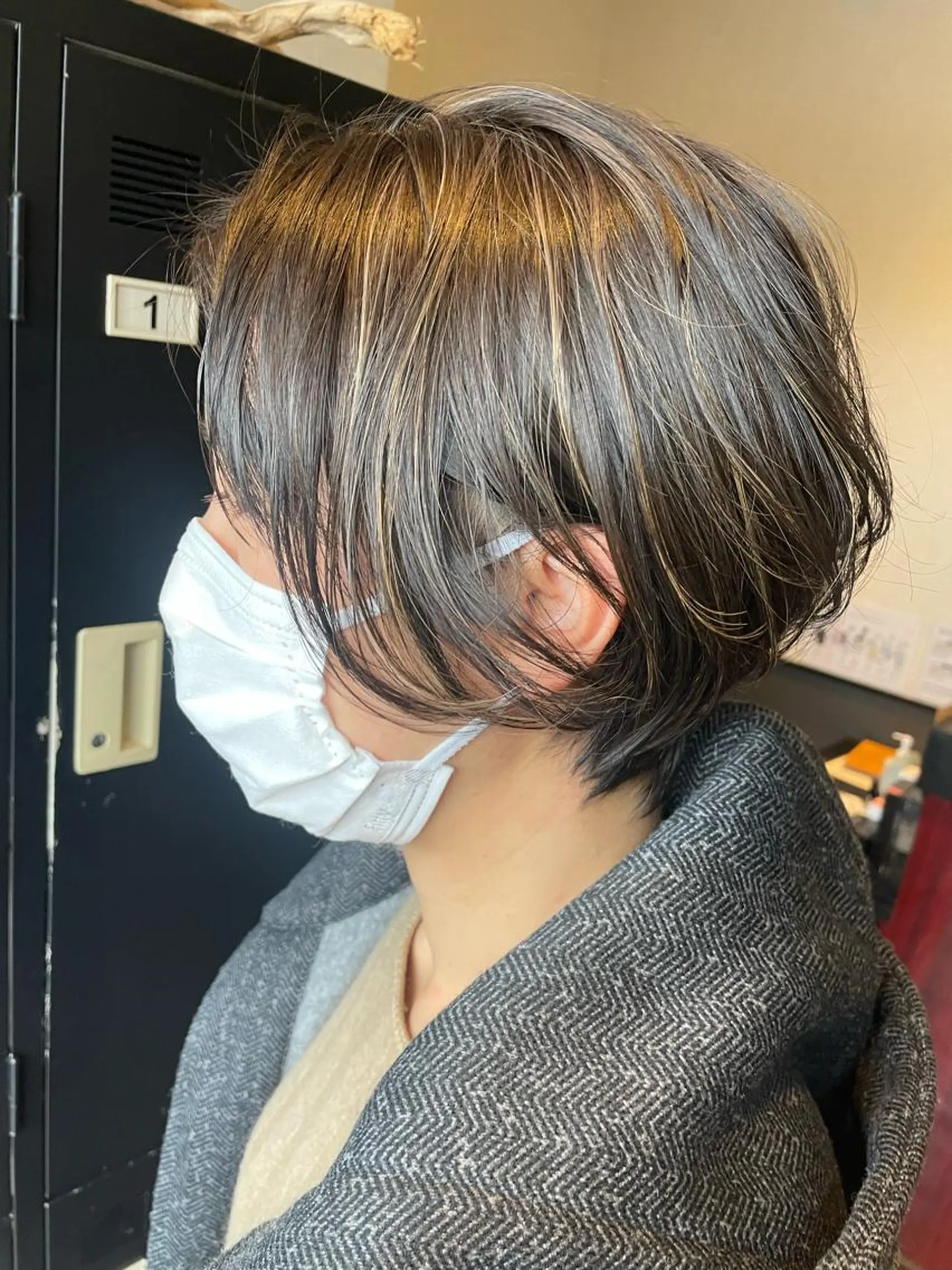 ショート ハイライト カット ヘアカラー ビヨウシツトリコ よねたにみなのヘアスタイル