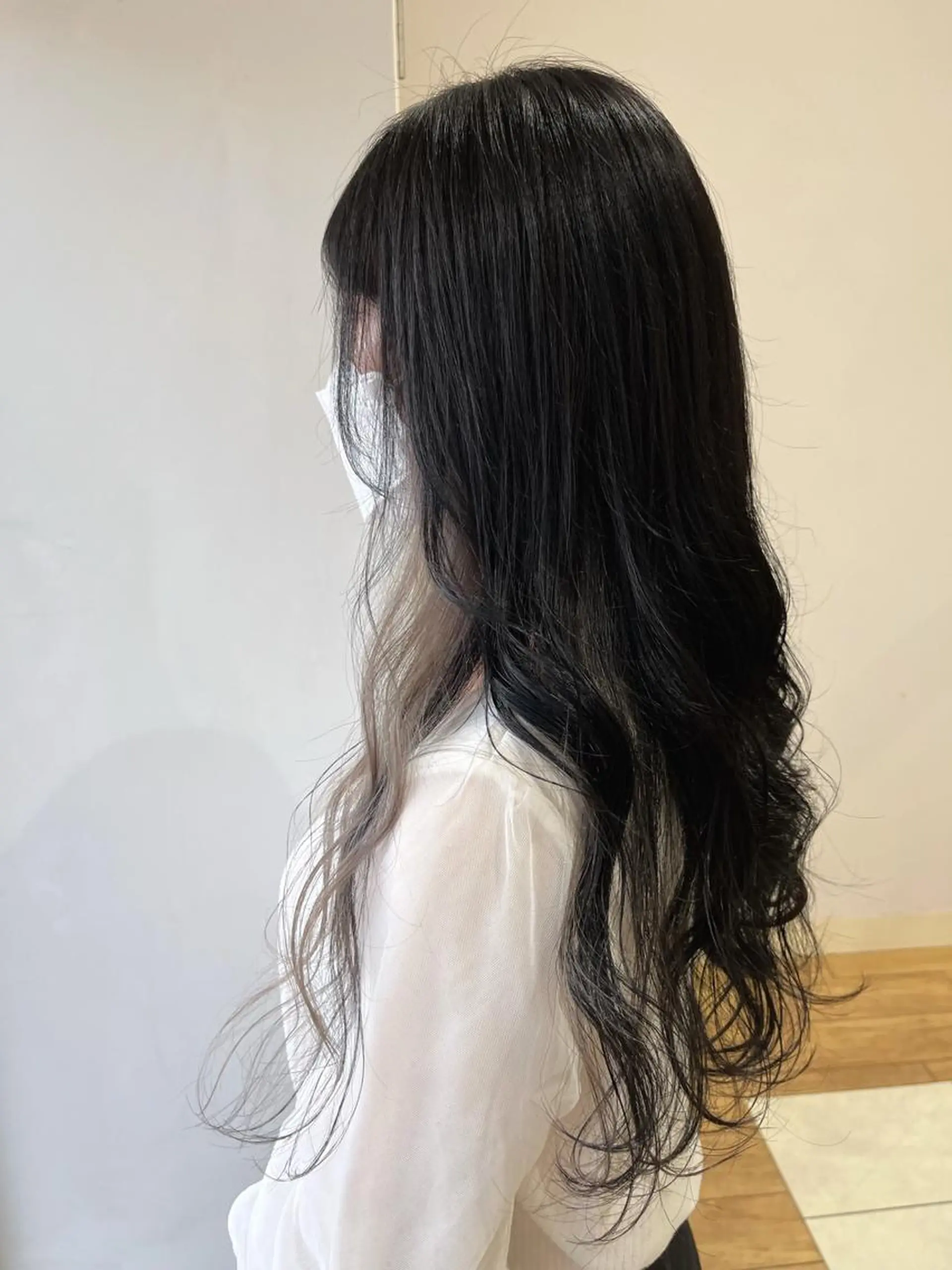 ロング カラー ベージュカラー イヤリングカラー ホワイトベージュ 艶髪 富永　美玖のヘアスタイル