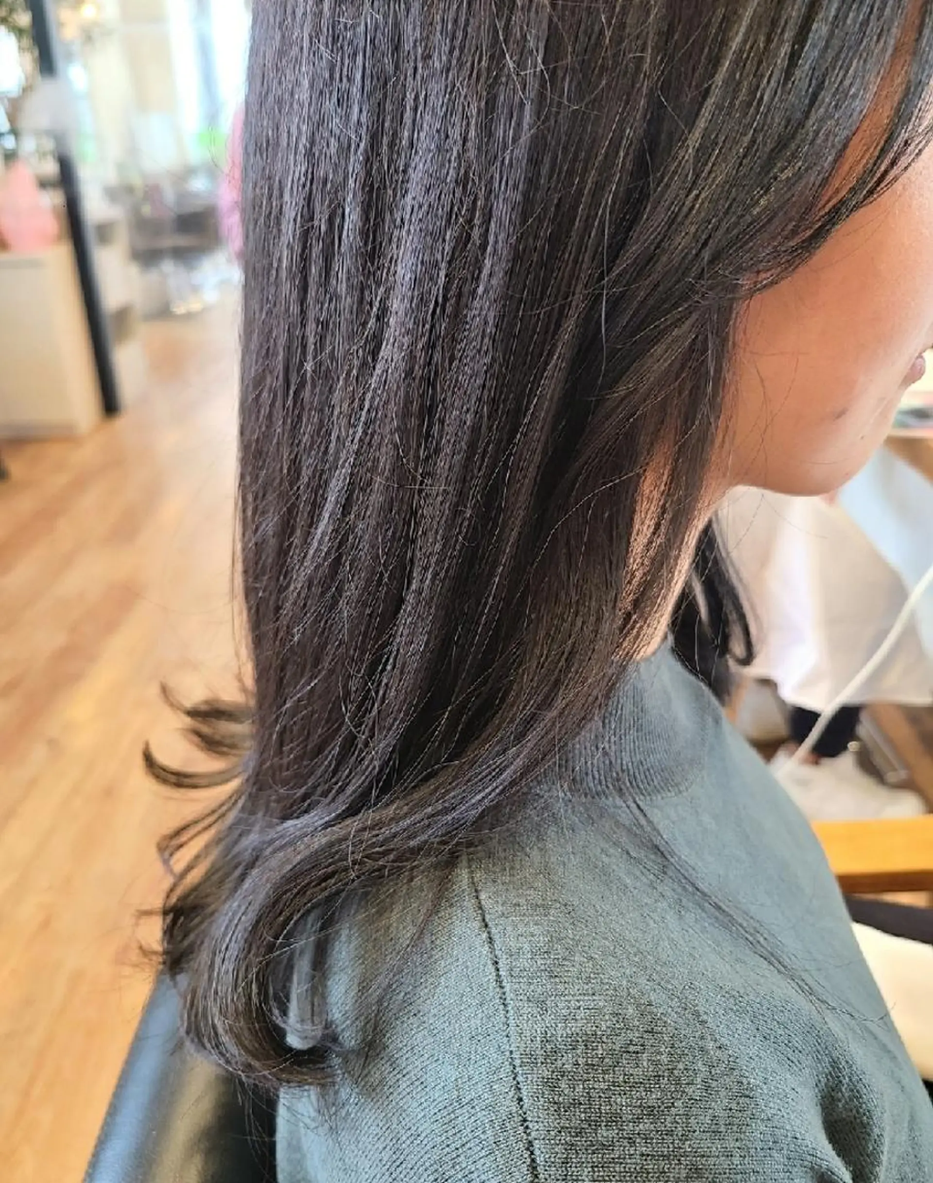 セミロング カラー アッシュ ブルーカラー ブルーアッシュ カット ヘアカラー トリートメント 関口 友菜のヘアスタイル