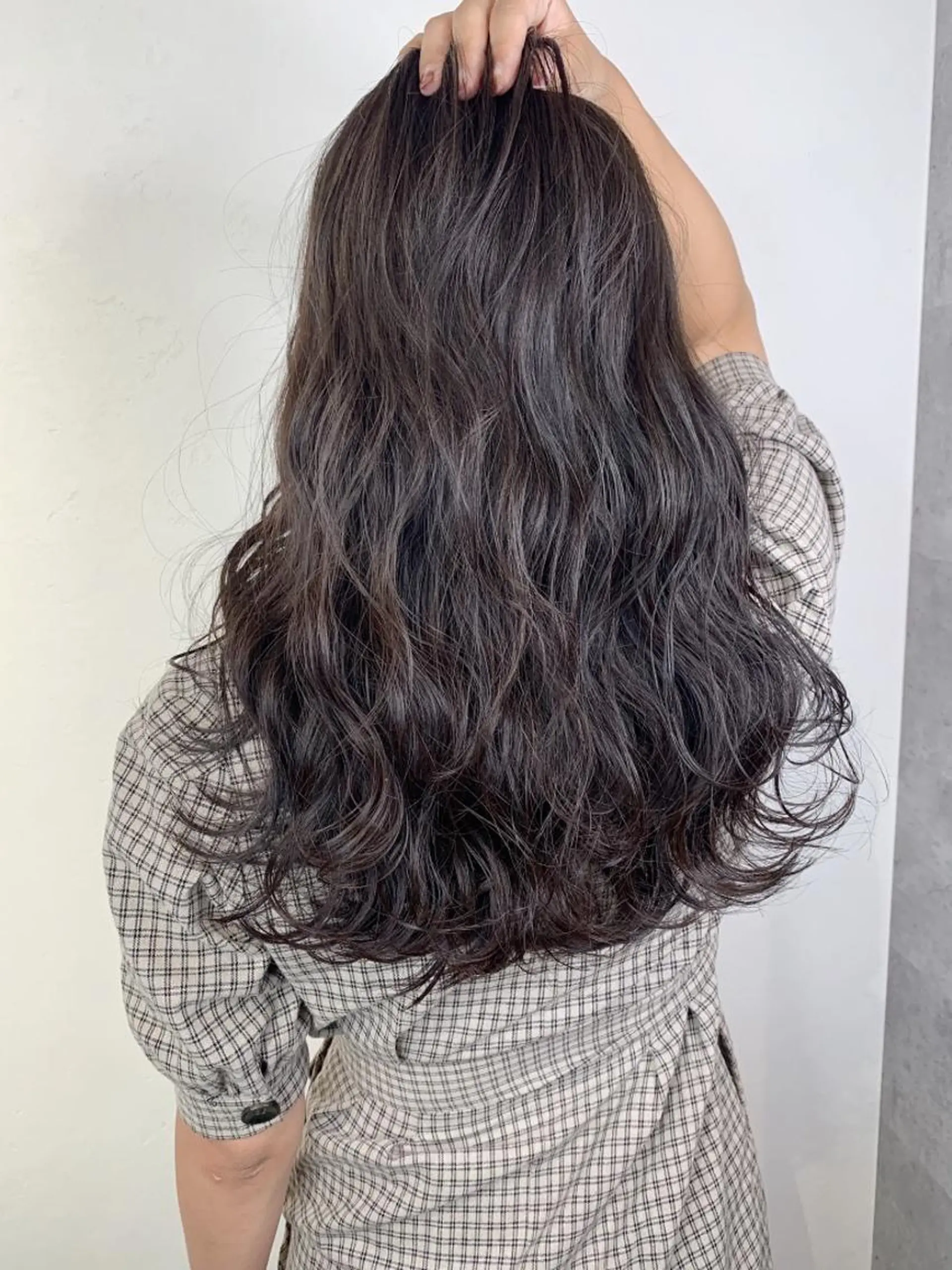 セミロング ボブ 斜めバング 外国人風カラー 伸ばしかけ ハイライト ＿WHITE鳳店 アンダーバーホワイトのヘアスタイル