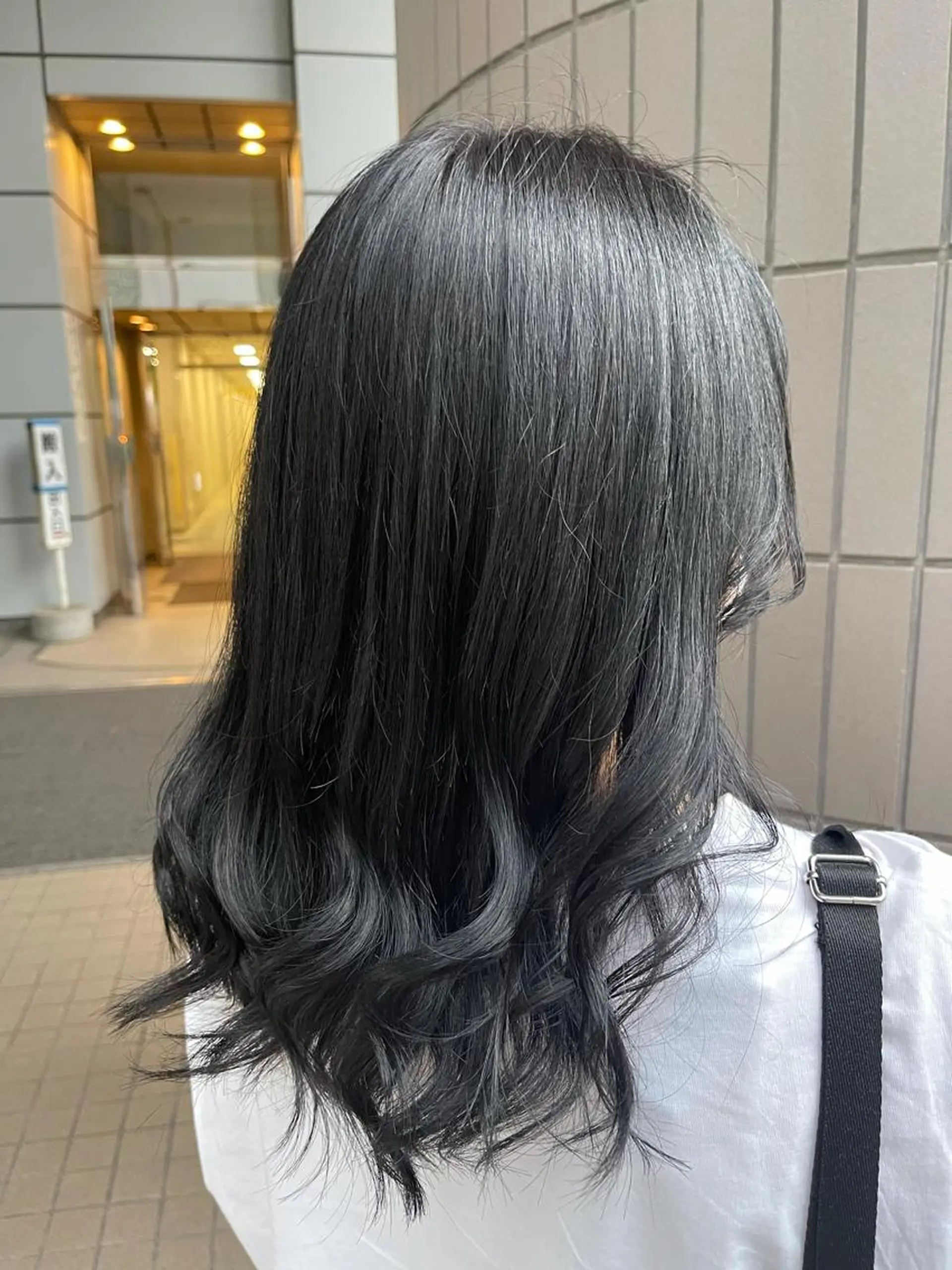 セミロング カラー 黒髪 ネイビーカラー カット ヘアカラー トリートメント Zina天王寺 CHIAKIのヘアスタイル