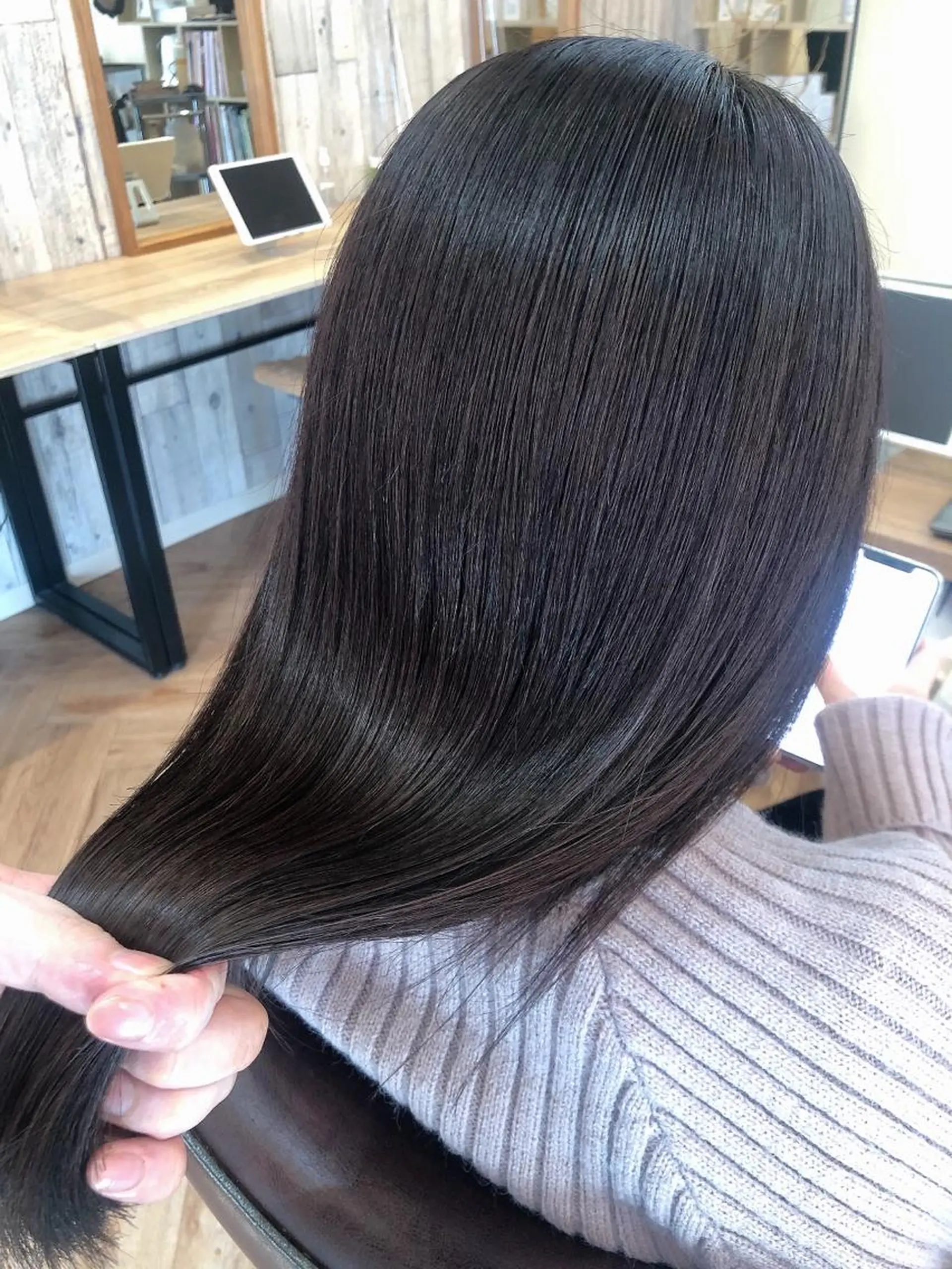 セミロング カラー 髪質改善 トリートメント 韓国🇰🇷レイヤー 映える顔周り🩷のヘアスタイル