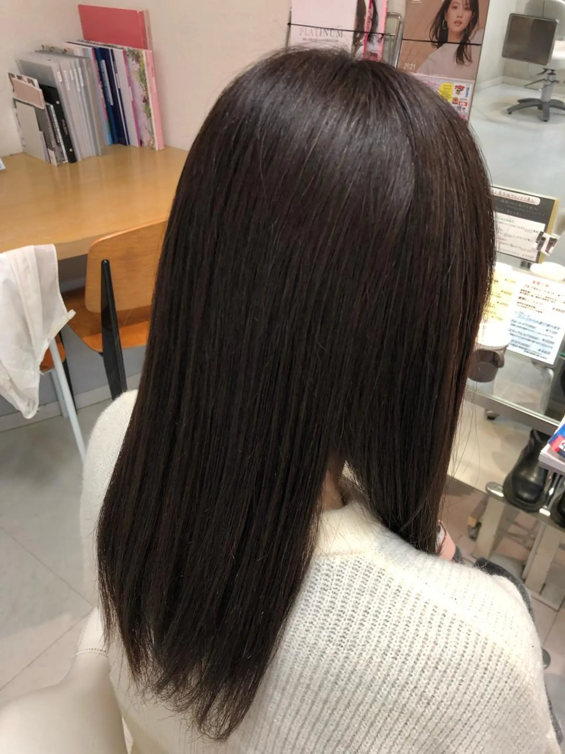 ミディアム カット 縮毛矯正 阿部 美咲のヘアスタイル