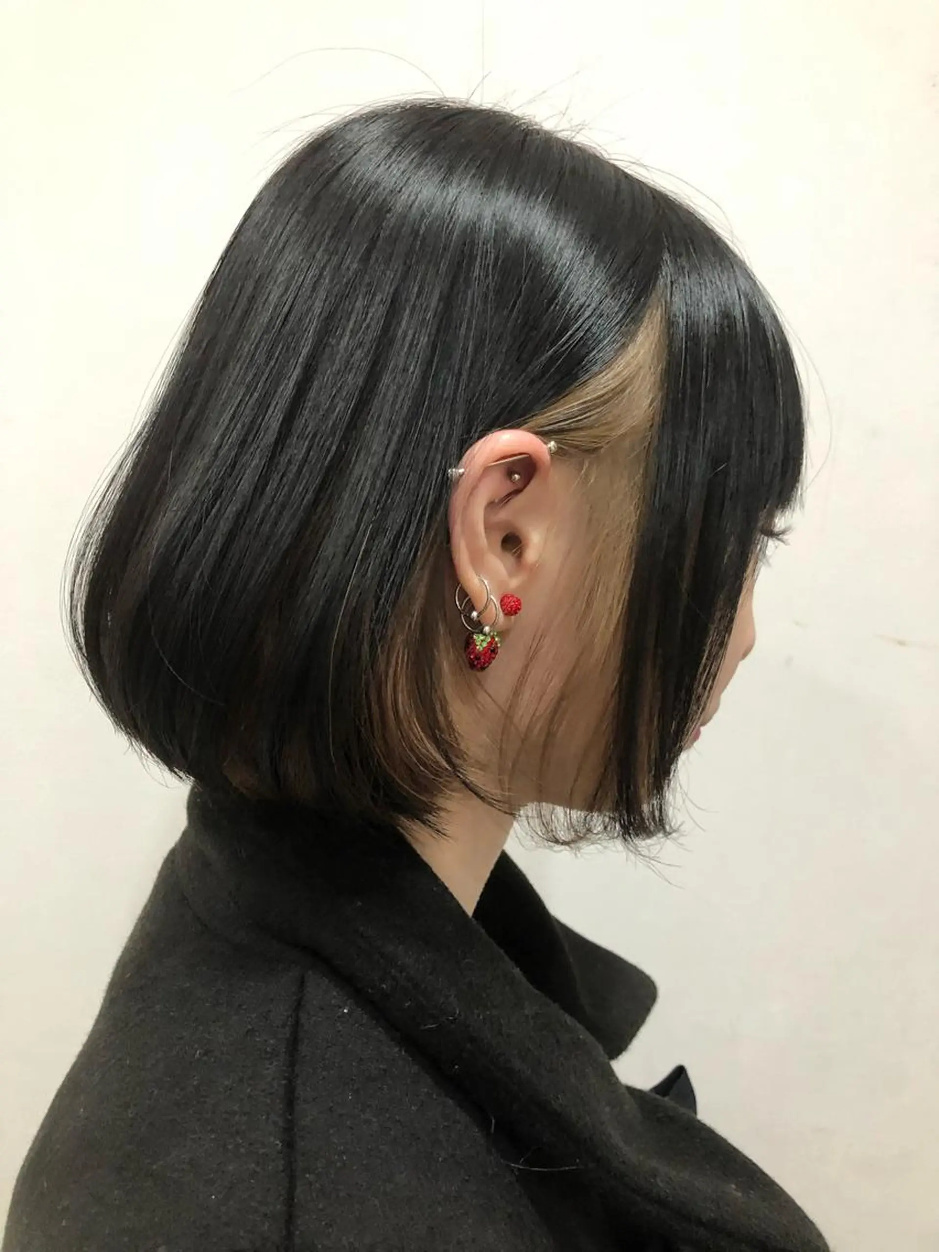 ショート カラー ベージュカラー ブリーチ ミルクティーベージュ 白髪女性専門店竹内 涼乃のヘアスタイル