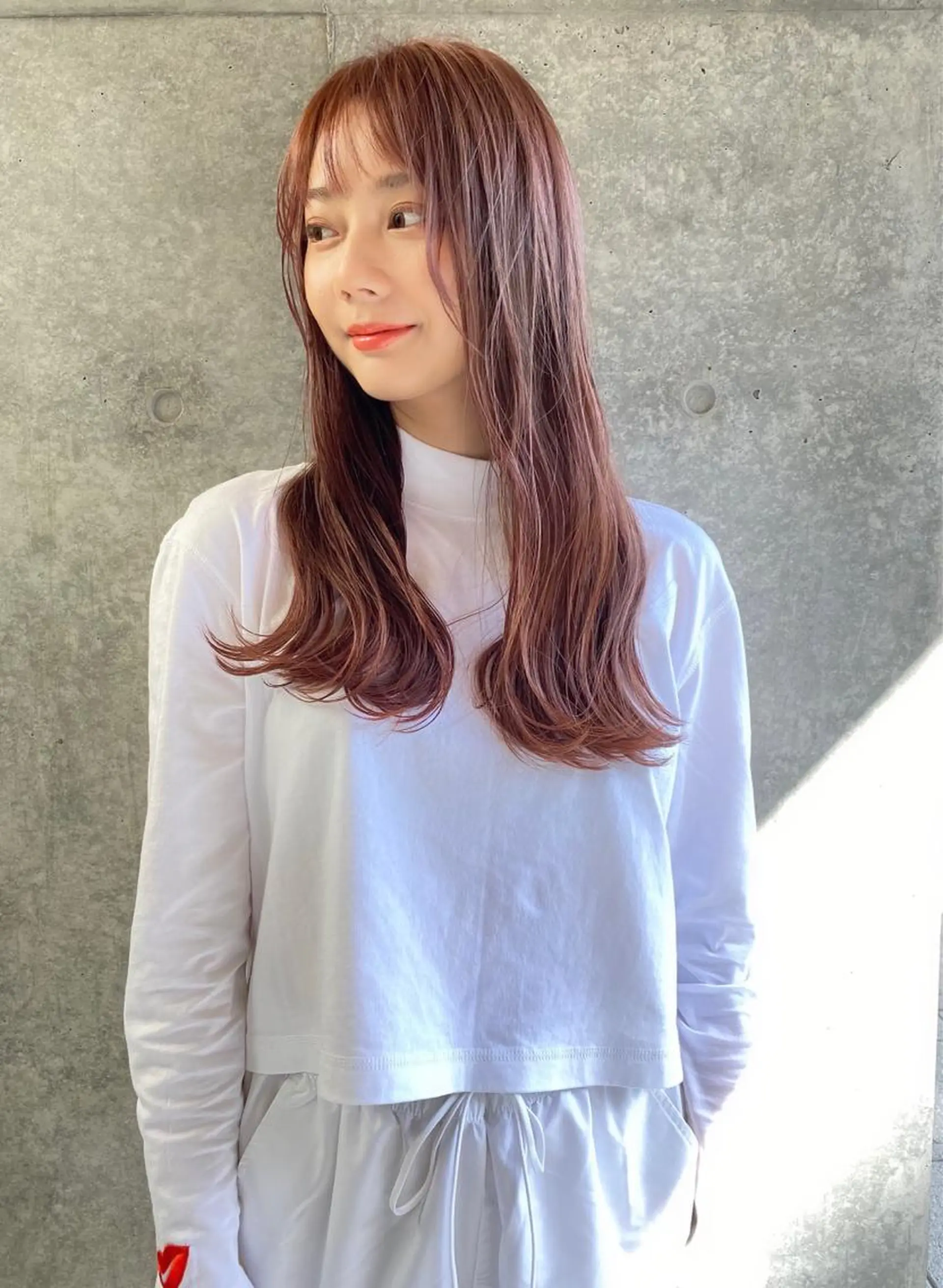 セミロング カラー ベージュカラー ブリーチ ケアブリーチ 透明感カラー グレージュ カット ヘアカラー トリートメント a moment(モーメント)所属・蔵前 デザインカット KOBAYASHIのヘアスタイル