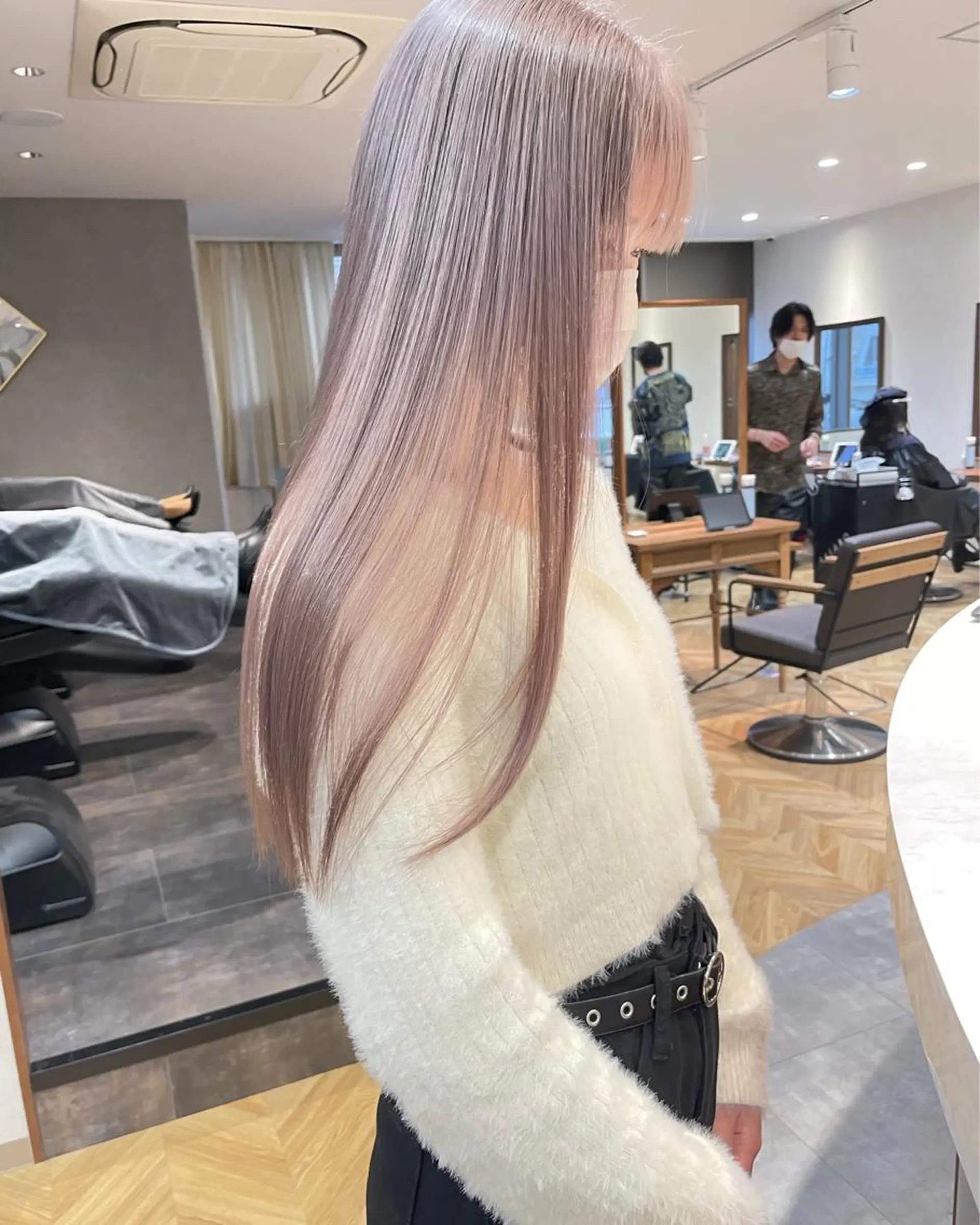 セミロング カラー 💛うる艶ハイトーン LEON💛のヘアスタイル