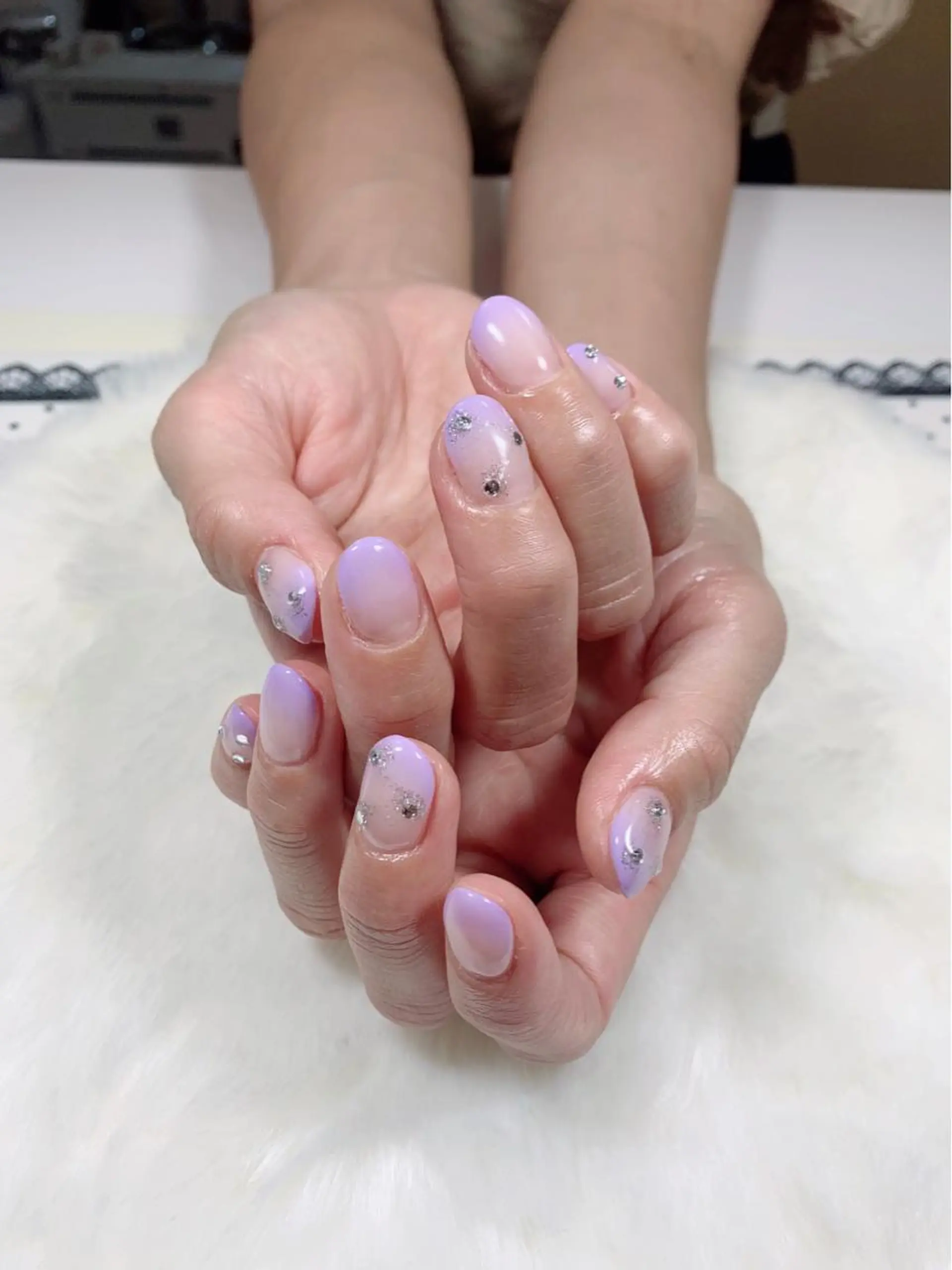 ネイル グラデーション ストーンネイル salon EMANのネイルデザイン