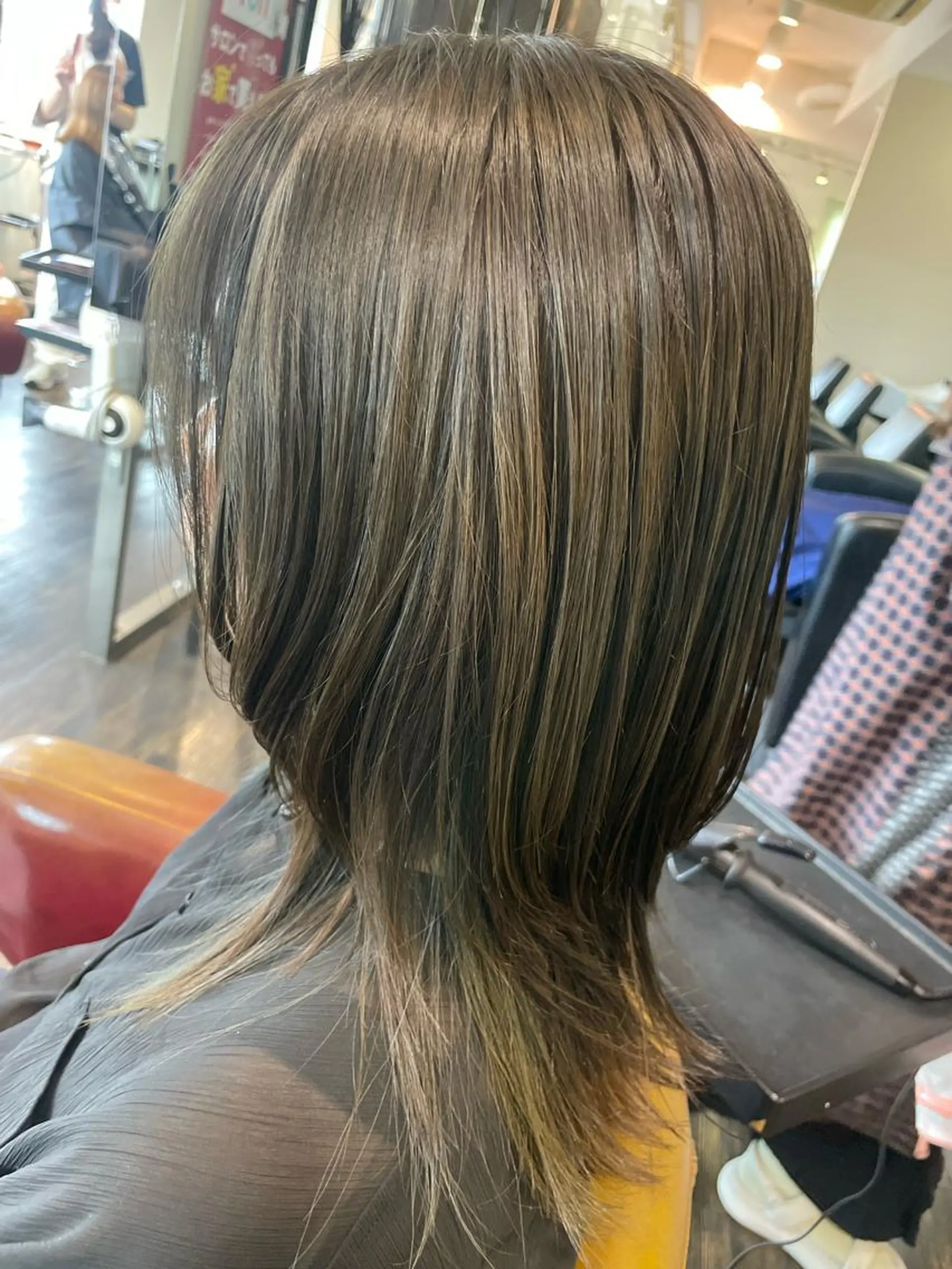 セミロング カラー ベージュカラー オリーブベージュ 佐藤 綾郁のヘアスタイル