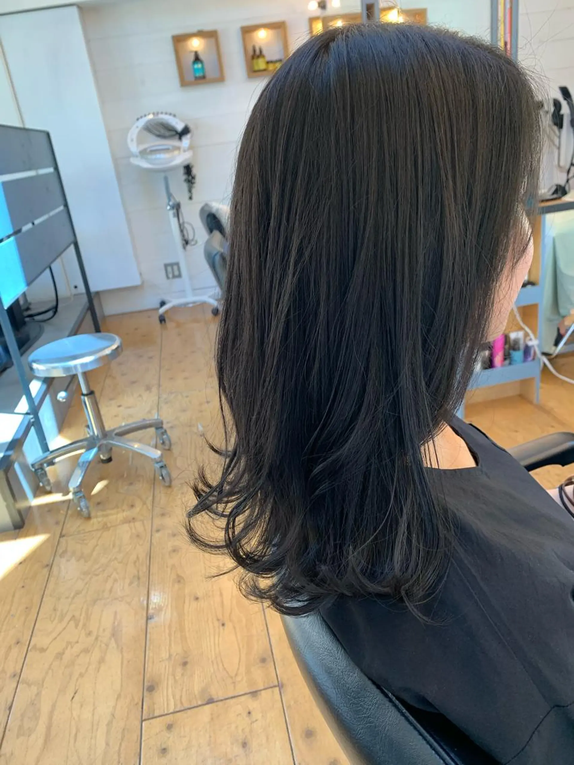 セミロング カラー アッシュ Lagom なかだのヘアスタイル