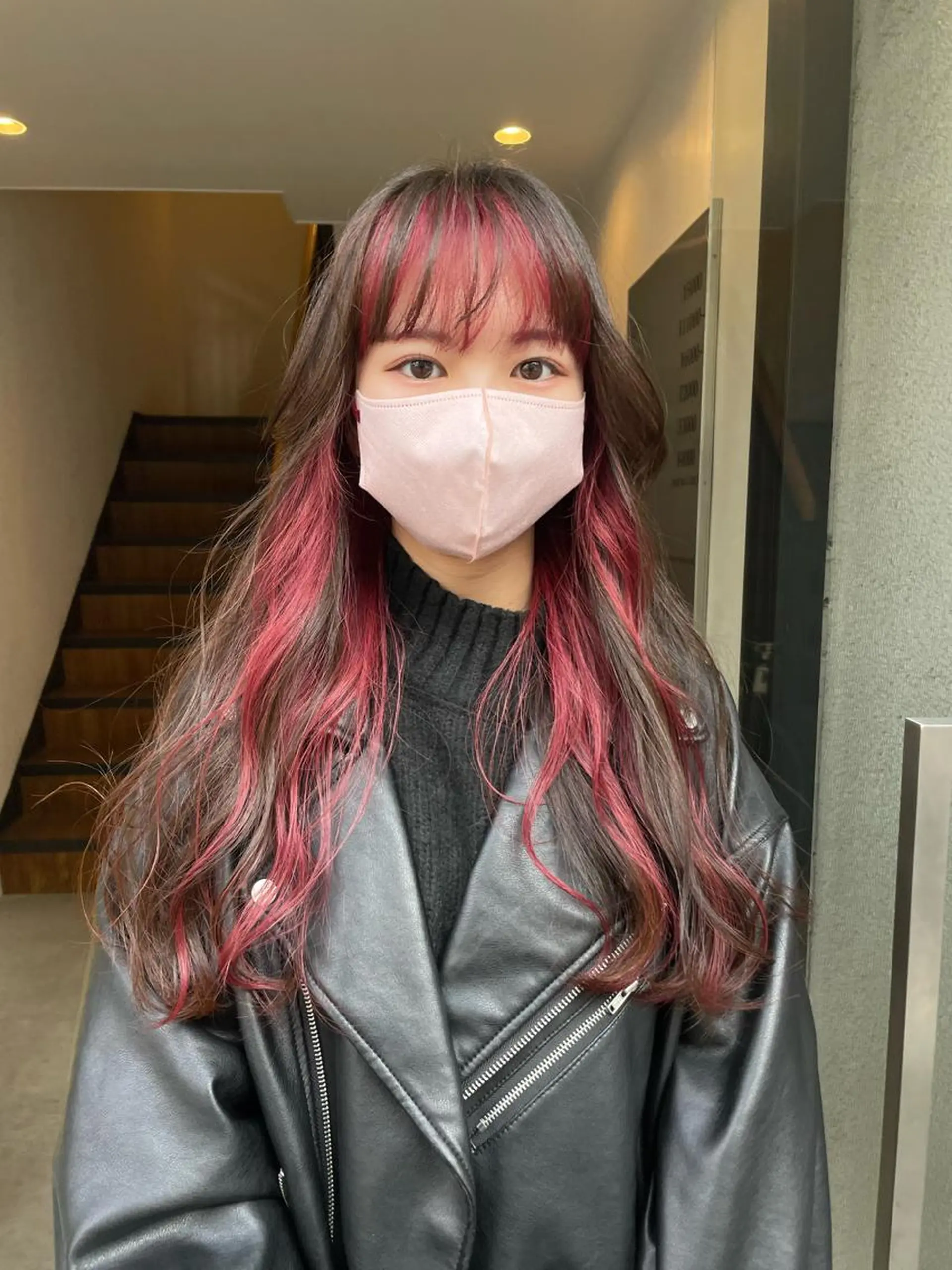 ロング カラー ブリーチ インナーカラー hen所属・心斎橋/レイヤー/ ブリーチ/モエのヘアスタイル