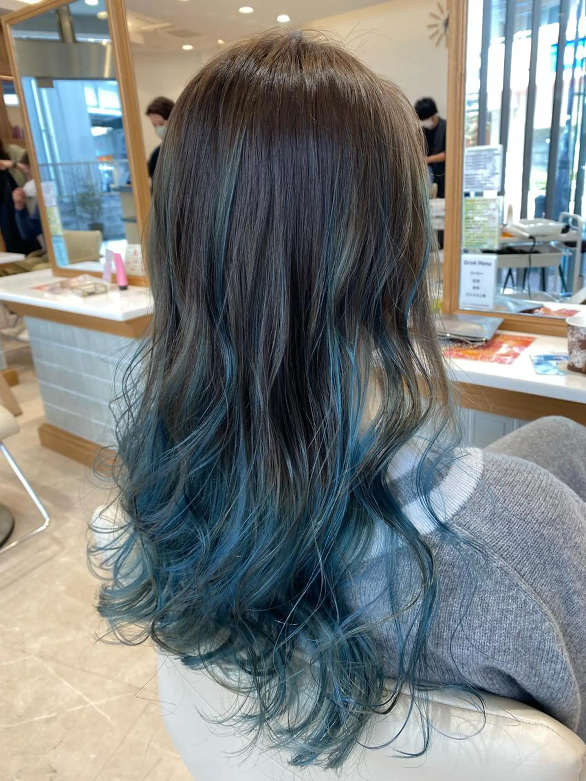 ロング カラー ブリーチ ブルーカラー 透明感カラー 田中 有乃のヘアスタイル