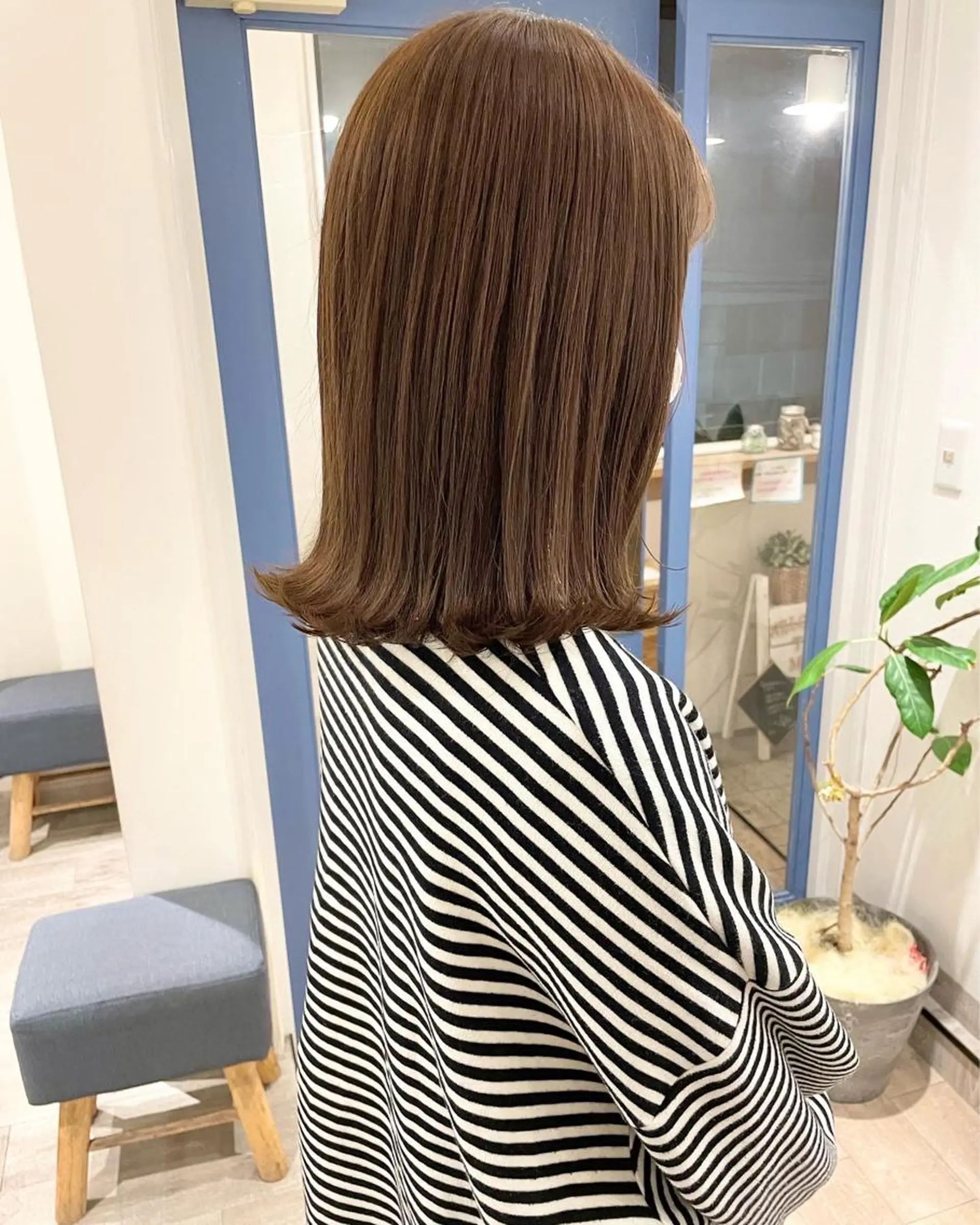 ミディアム カラー ボブレイヤー アッシュ ベージュカラー ブリーチ ブラウンカラー 🩰オリーブ/ ベージュ松本咲花🩰のヘアスタイル
