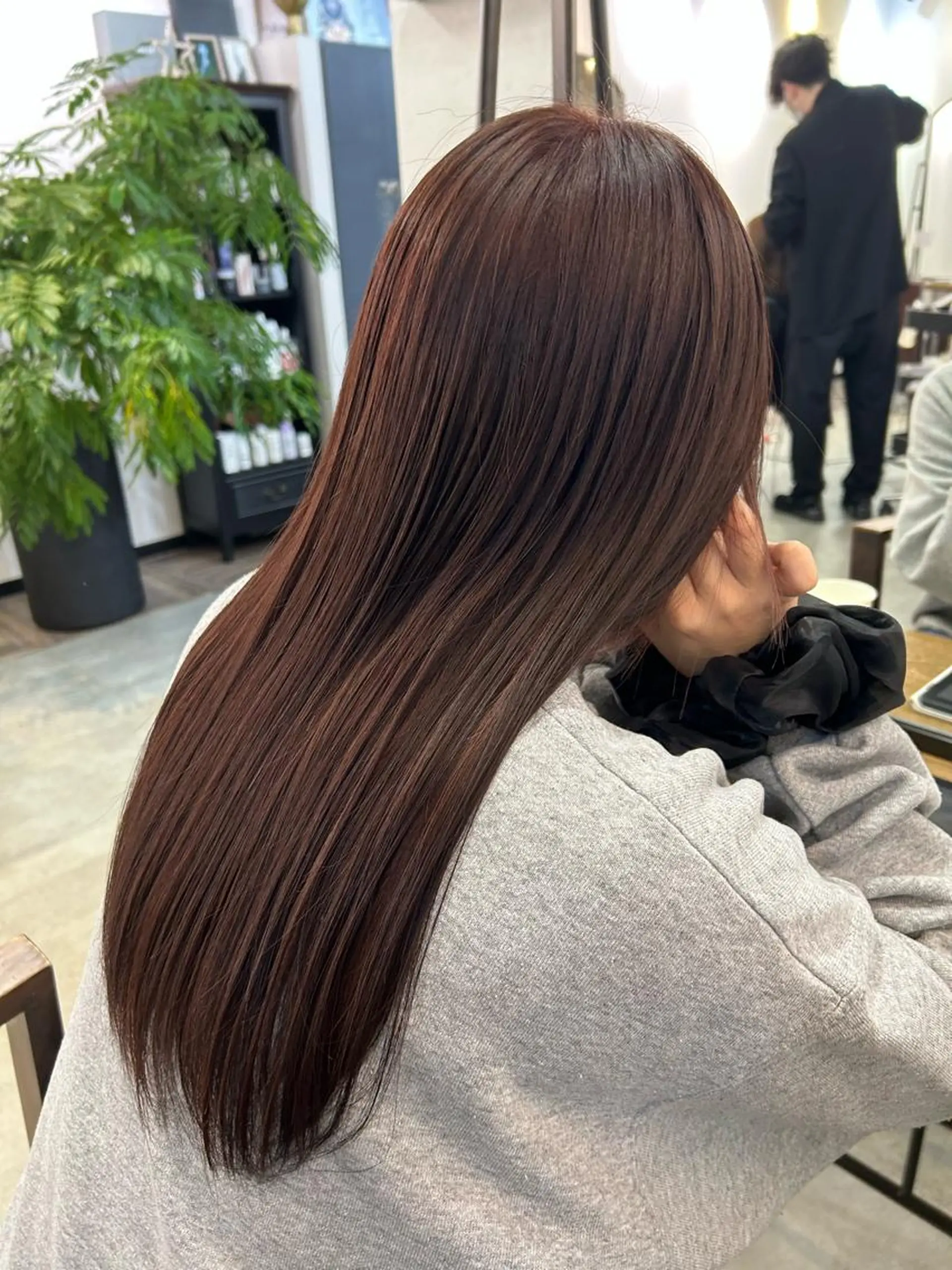 ロング レッドブラウン 木村 陽菜のヘアスタイル