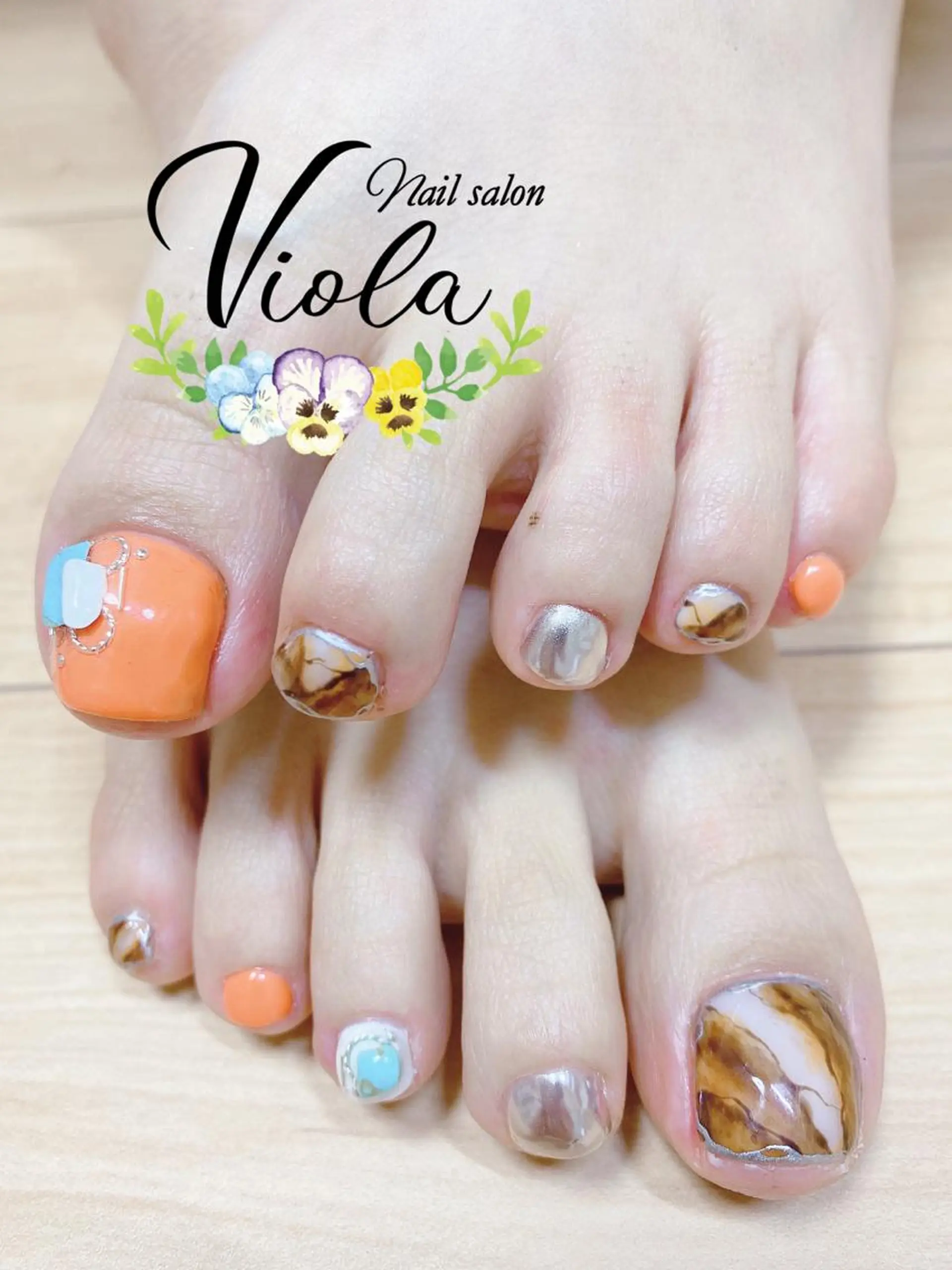 ネイル アートネイル 大理石ネイル(マーブル) ミラーネイル オレンジ シルバー フットネイル Nailsalon Viola所属・ネイルサロン Violaのネイルデザイン