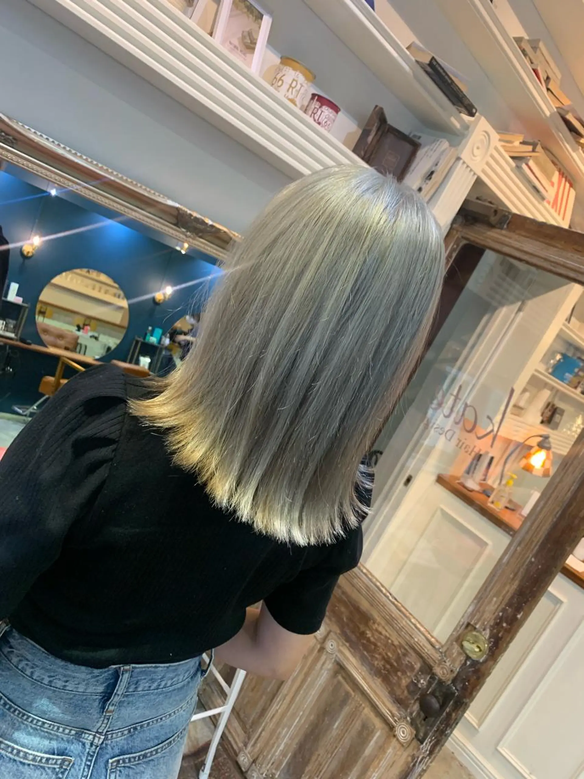 セミロング アッシュ ヘアカラー トリートメント ヘッドスパ ヘアセット 山口 竣也のヘアスタイル
