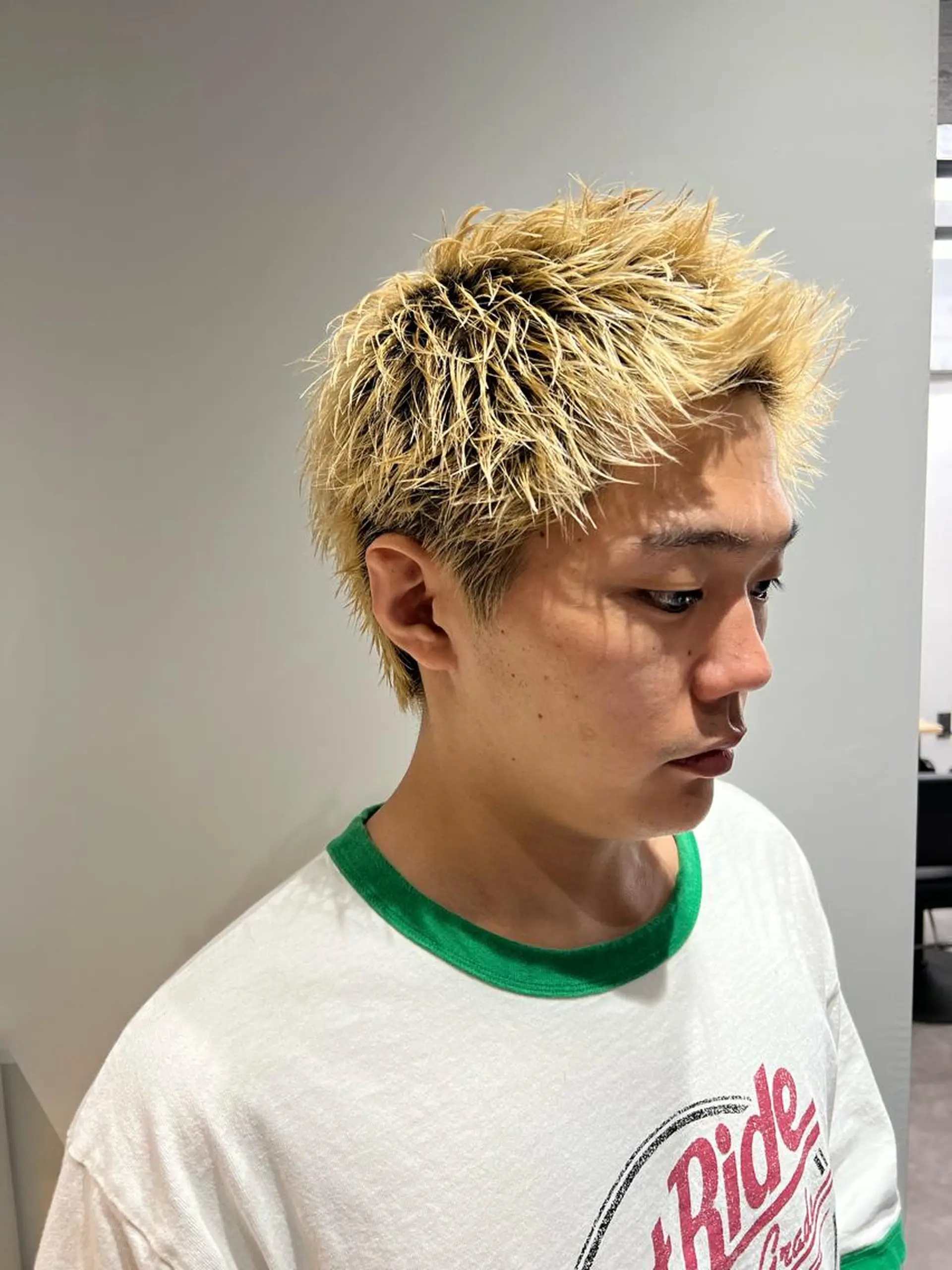 ショート カラー メンズ メンズブリーチ メンズハイトーン スパイキーショート ベージュカラー ブリーチ 【曲がる縮毛矯正】 モデル募集🙋カツヤのヘアスタイル